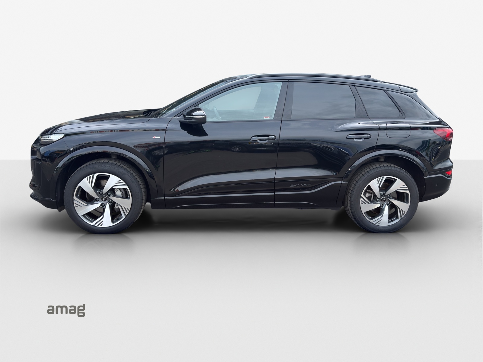 AUDI Q6 e-tron quattro-image-1