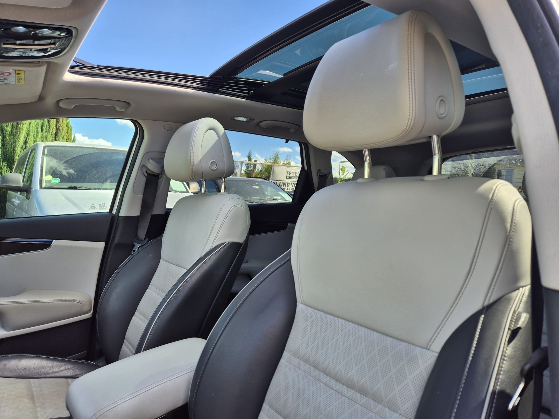 KIA Sorento 2.2 CRDI Style 5P. Automatic-image-6