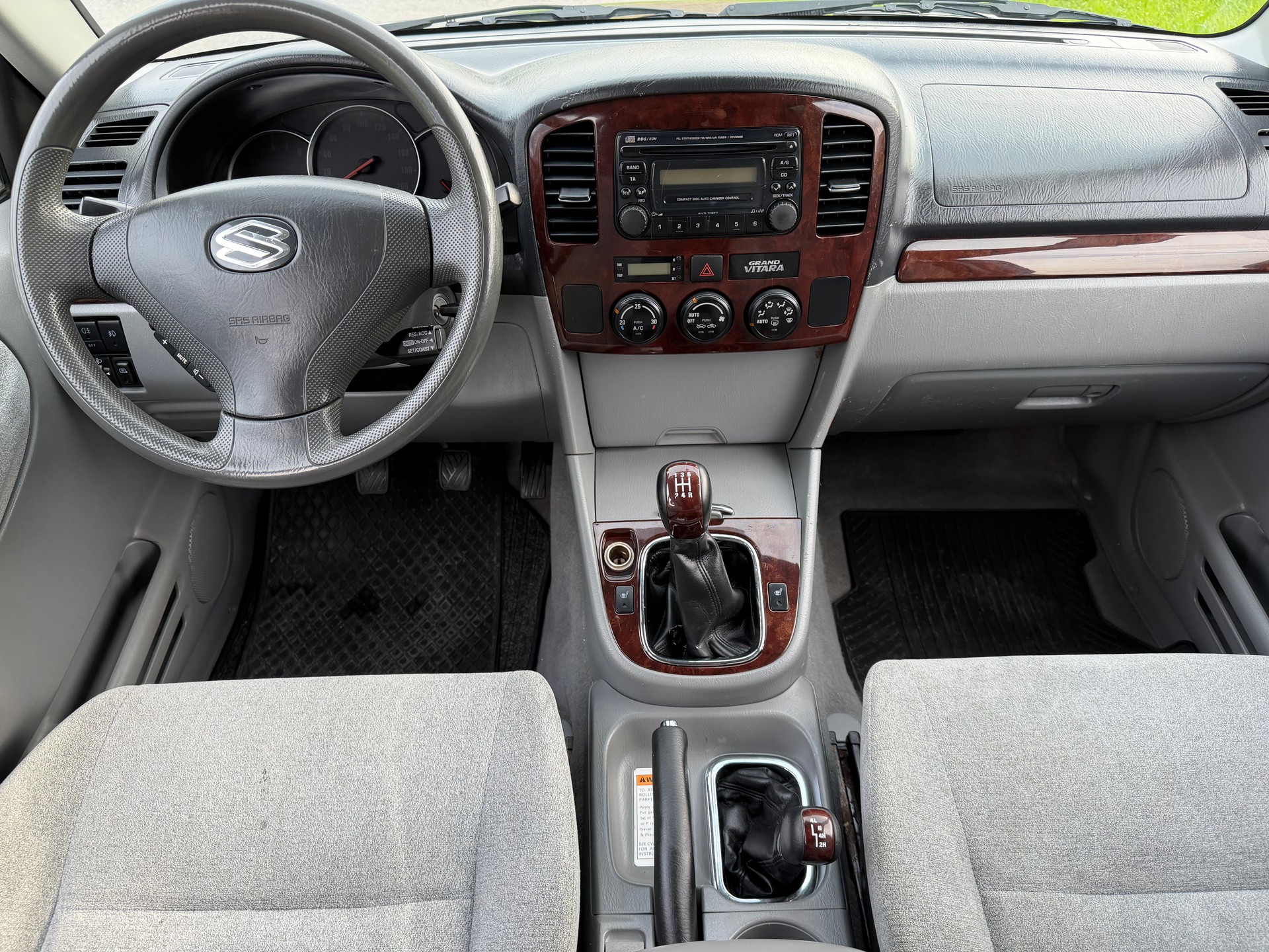 SUZUKI Grand Vitara 2.7 V6 Wagon-image-12