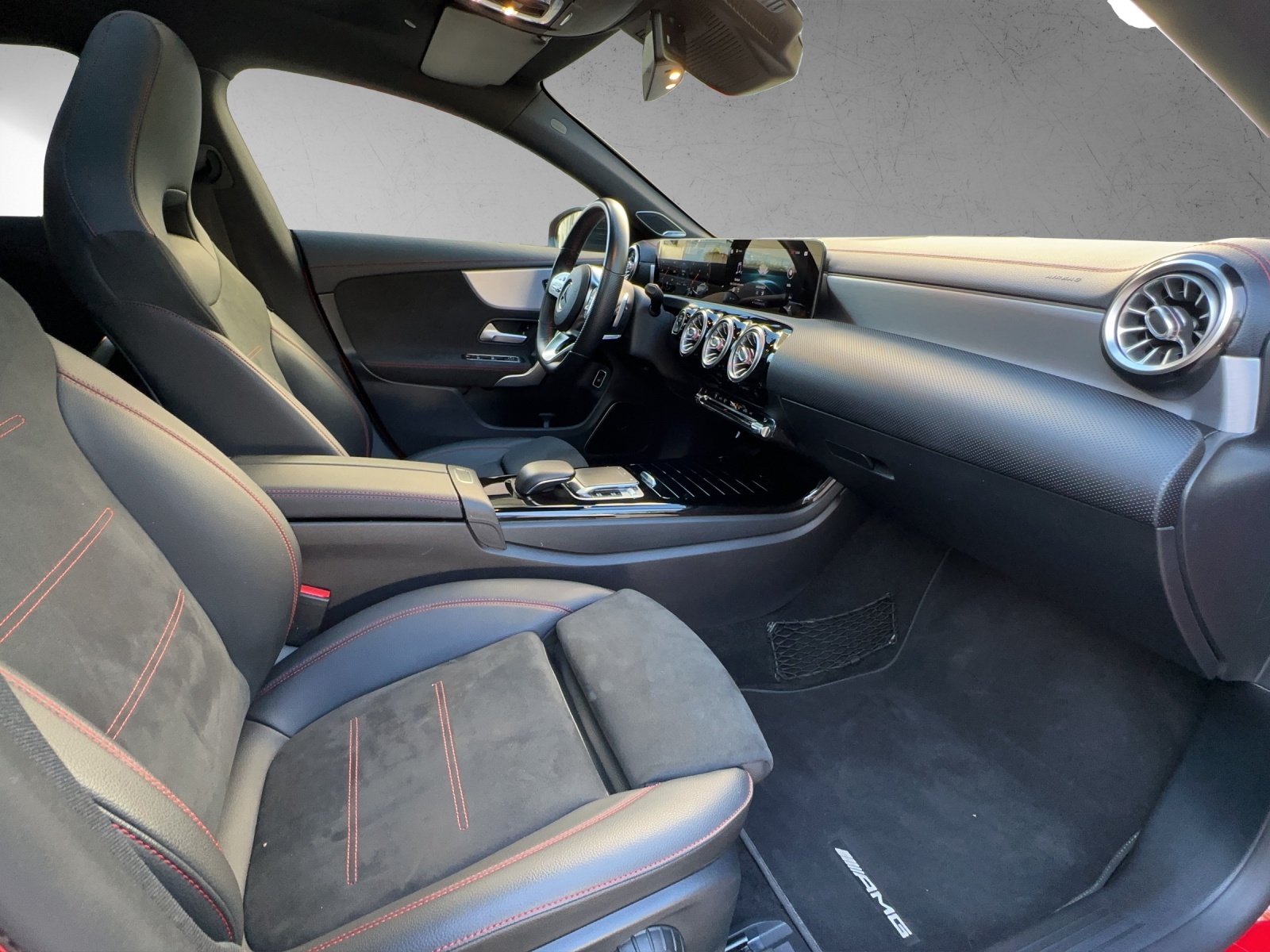 MERCEDES-BENZ CLA Shooting Brake 250 4Matic 7G-DCT AMG Line-image-9