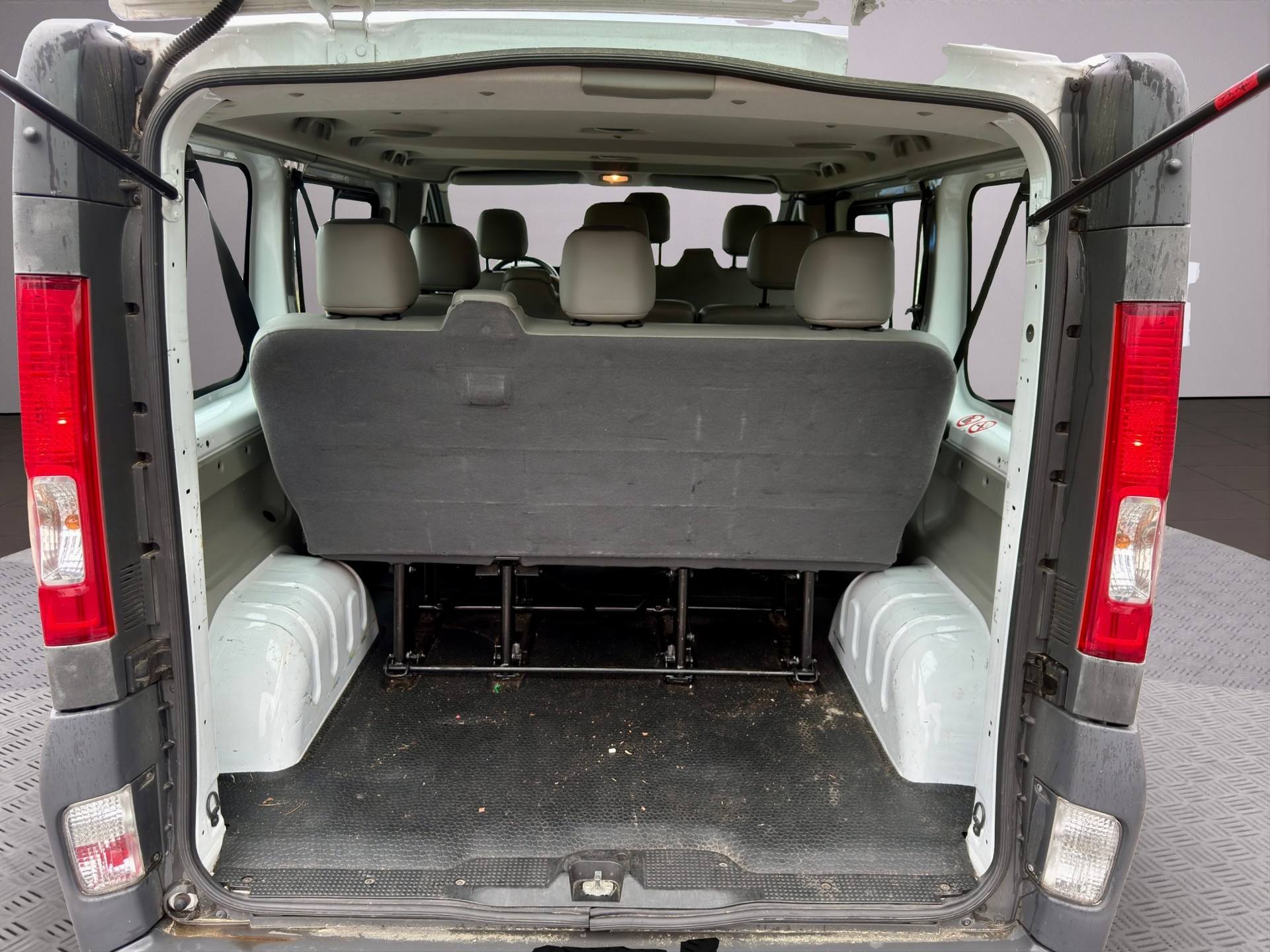 OPEL Vivaro 2.0 CDTI 2.7t 9 Plātzer mit Klimaanlage-image-14