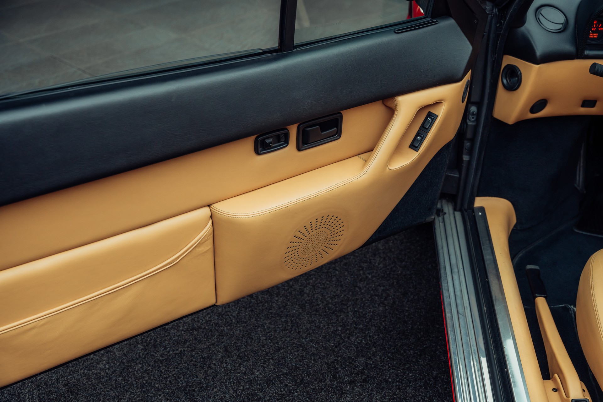 FERRARI Mondial 3.4 T Cabriolet-image-14
