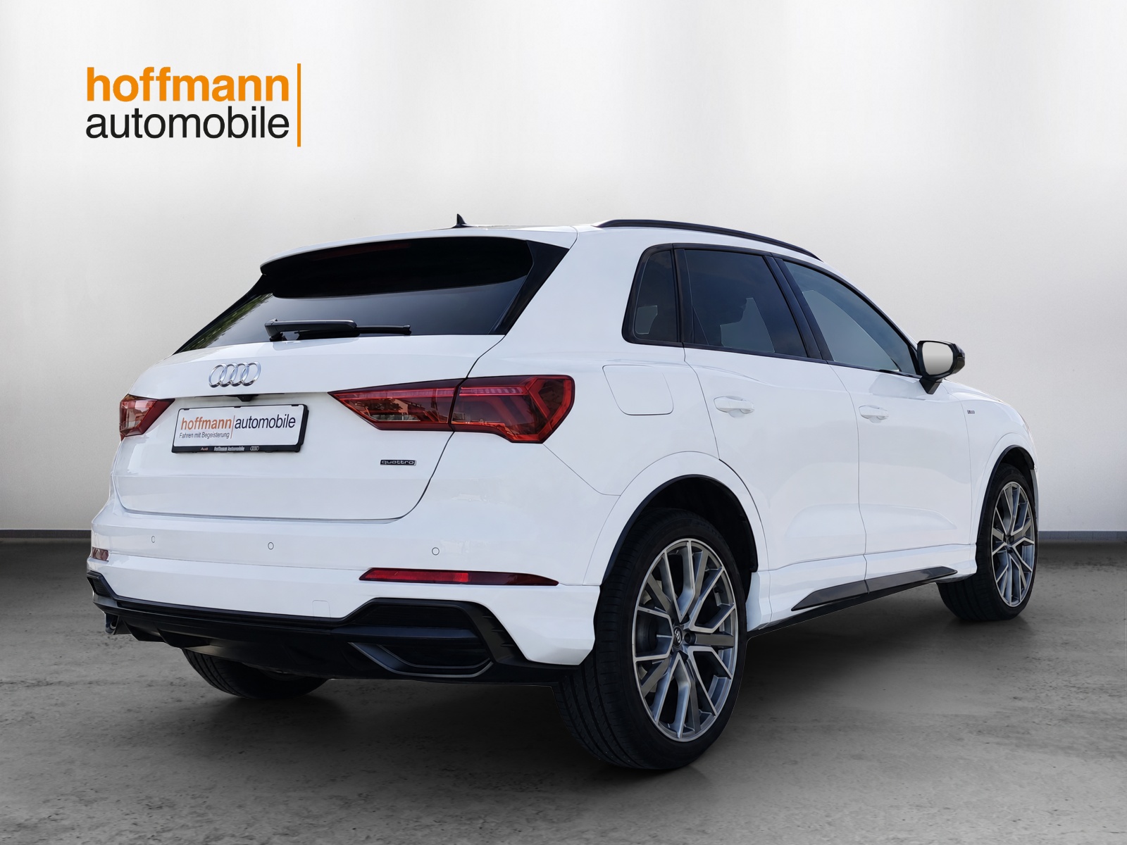 AUDI Q3 40 TFSI S line quattro S-tronic-image-3
