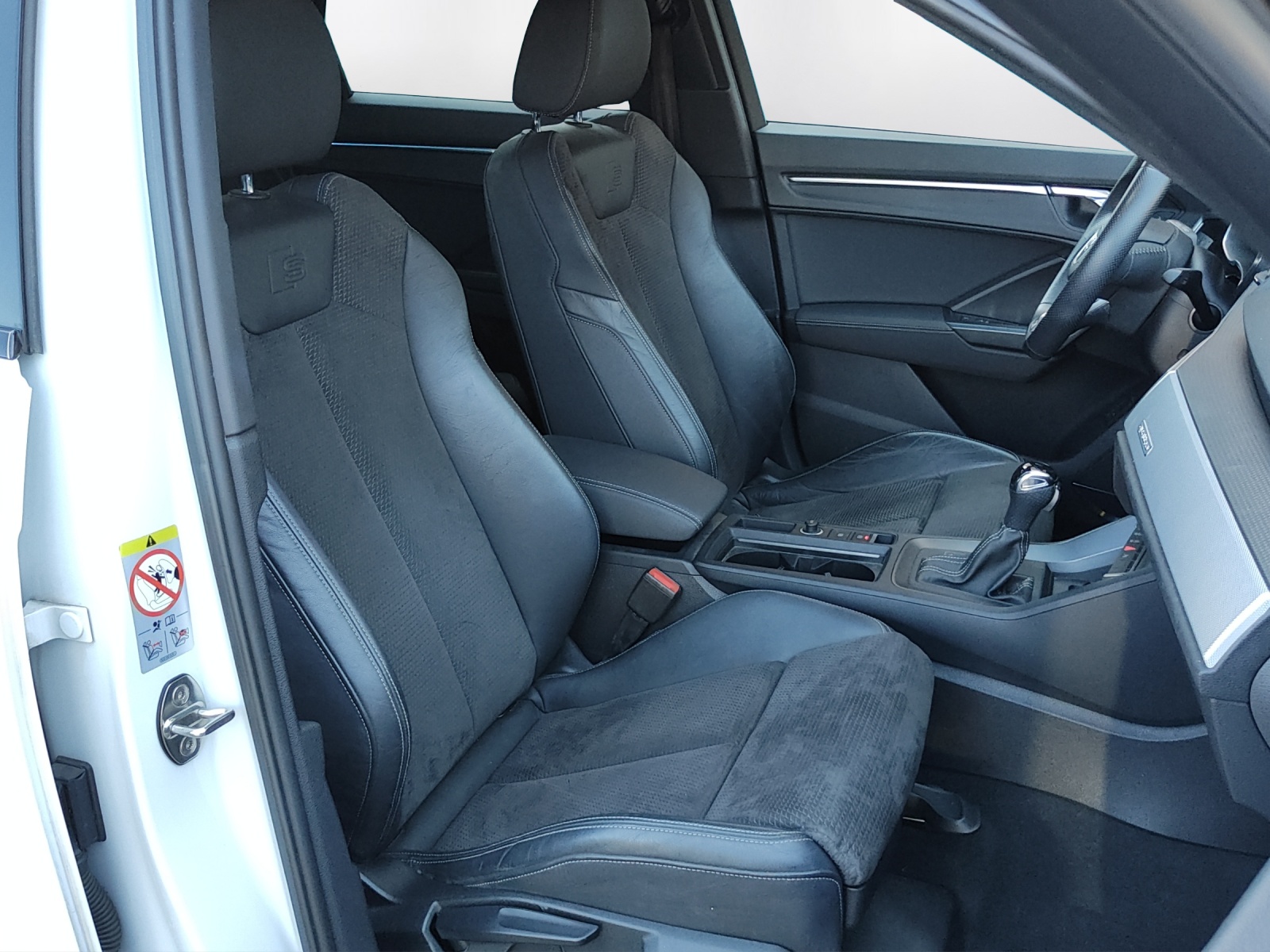 AUDI Q3 40 TFSI S line quattro S-tronic-image-13