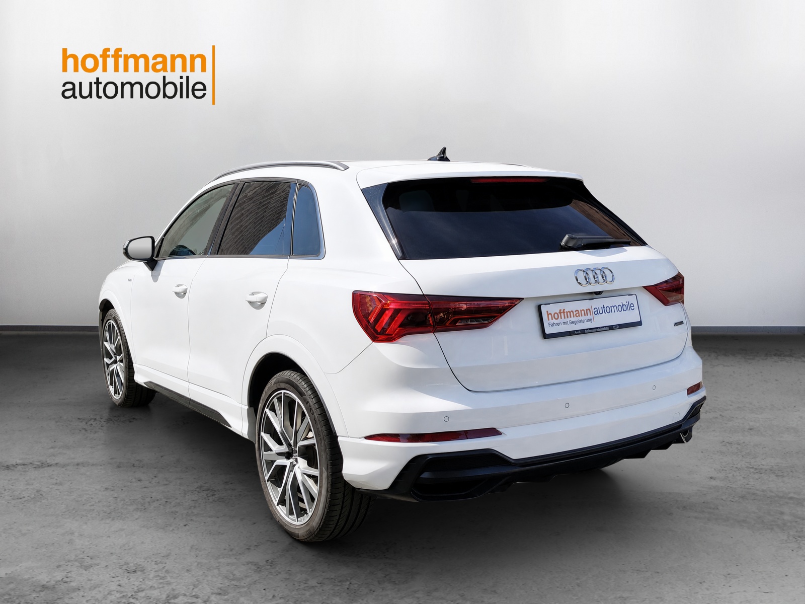AUDI Q3 40 TFSI S line quattro S-tronic-image-5