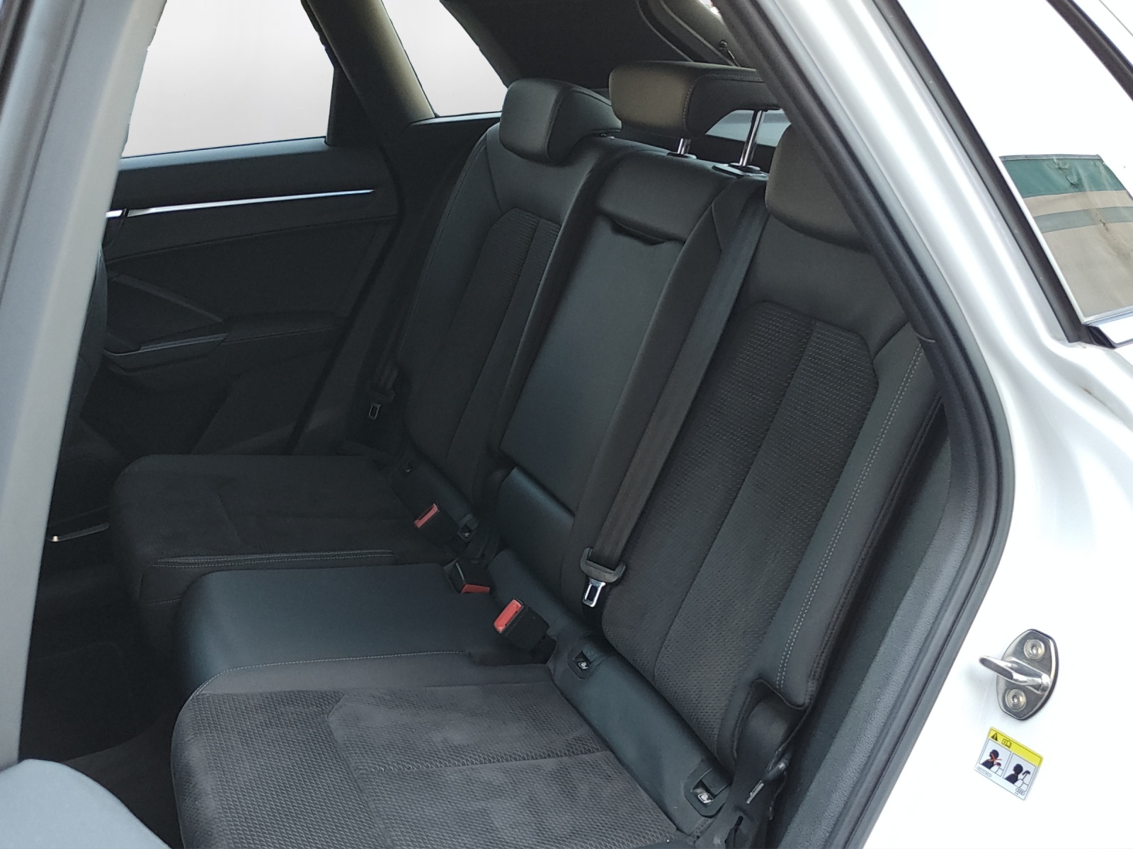 AUDI Q3 40 TFSI S line quattro S-tronic-image-10