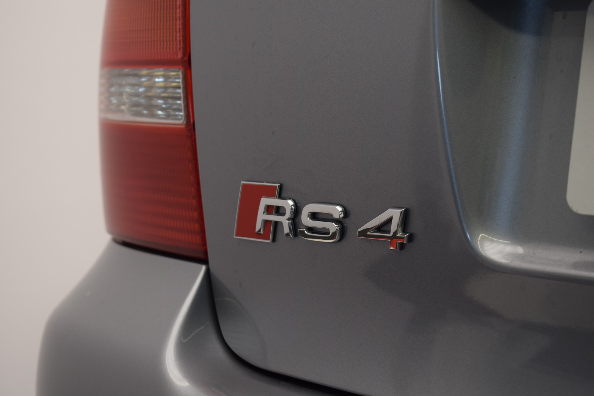 AUDI RS4 Avant quattro "Avus Silber Metallic"-image-12