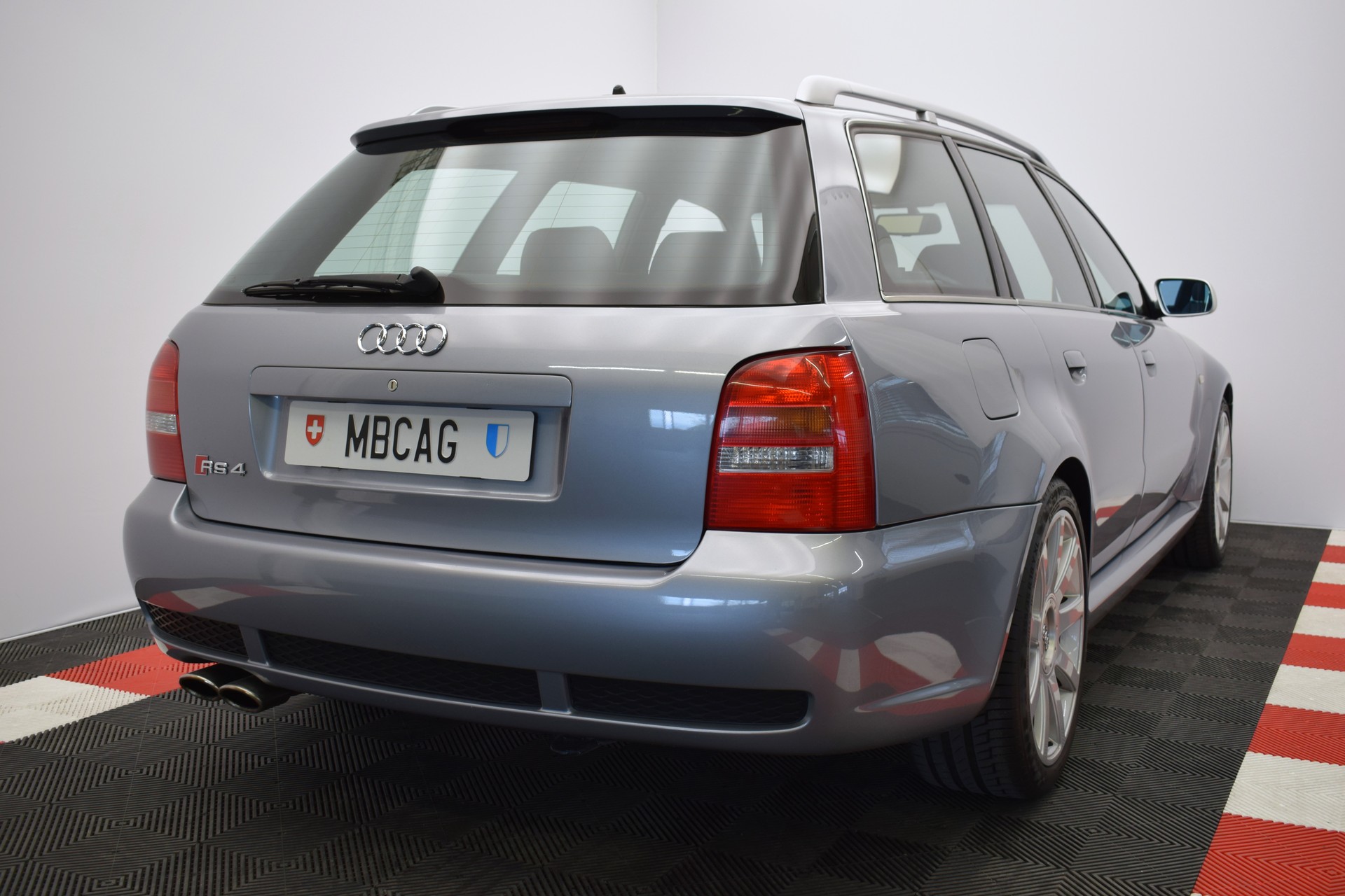 AUDI RS4 Avant quattro "Avus Silber Metallic"-image-13