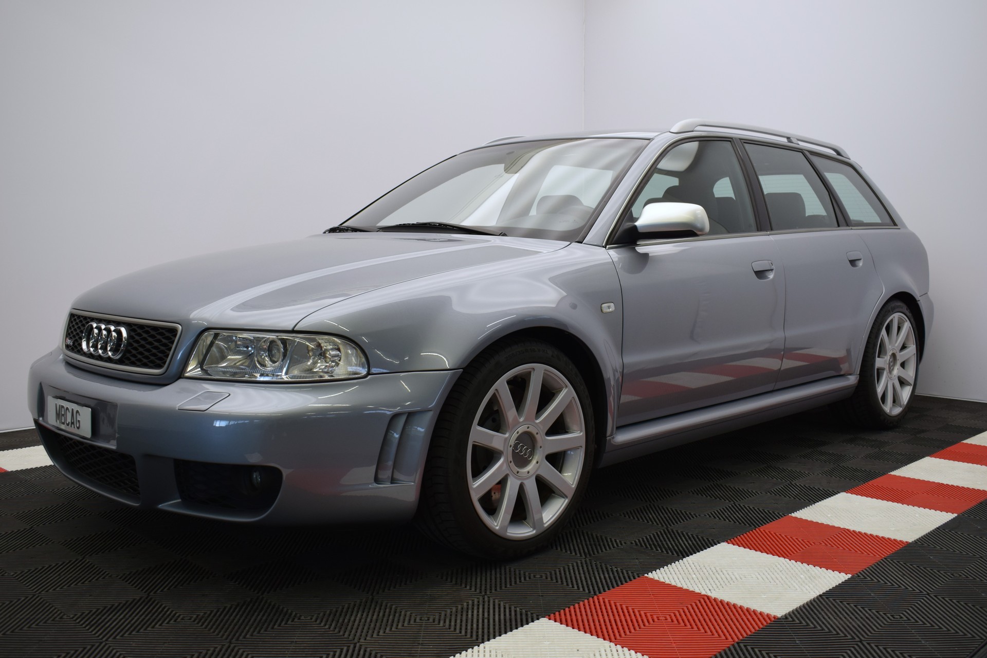 AUDI RS4 Avant quattro "Avus Silber Metallic"-image-6