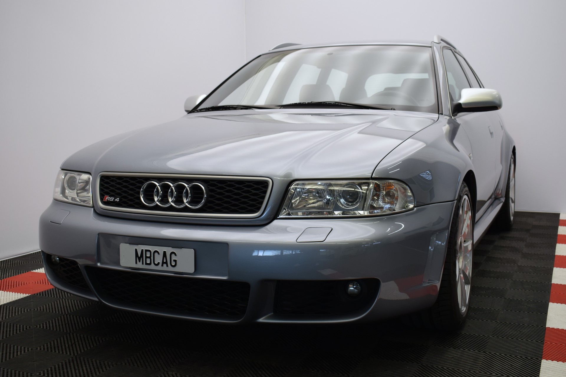 AUDI RS4 Avant quattro "Avus Silber Metallic"-image-5