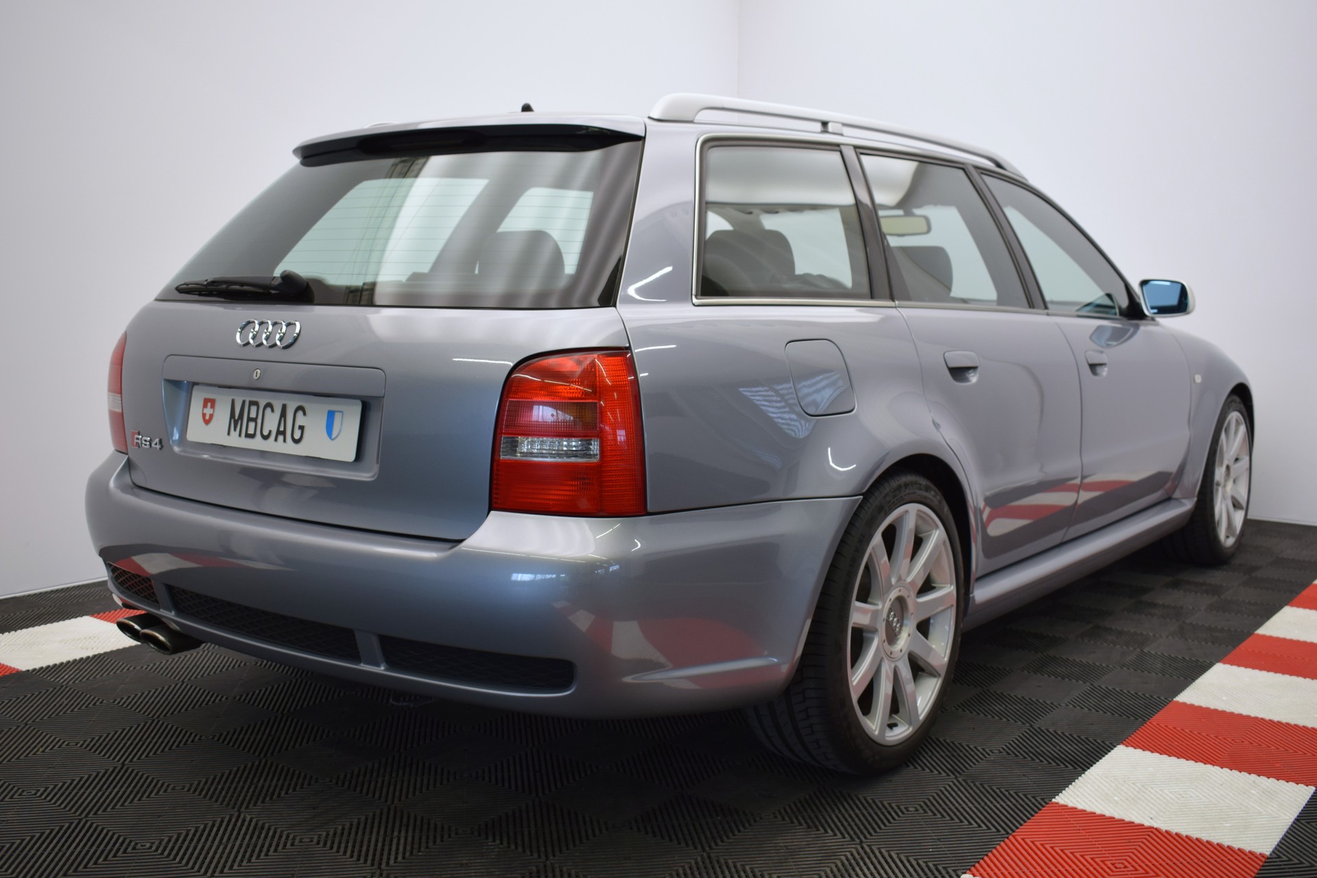 AUDI RS4 Avant quattro "Avus Silber Metallic"-image-9