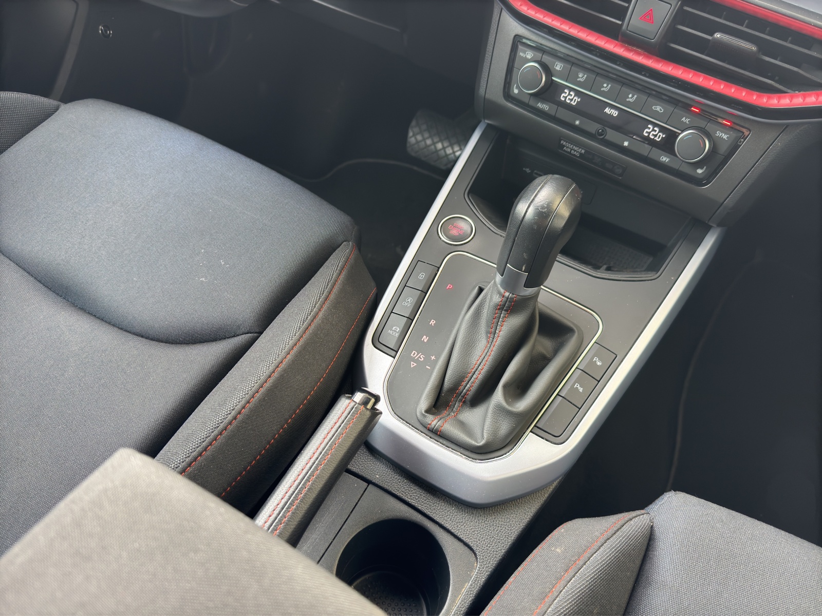 SEAT Arona 1.5 TSI Hola FR DSG-image-10
