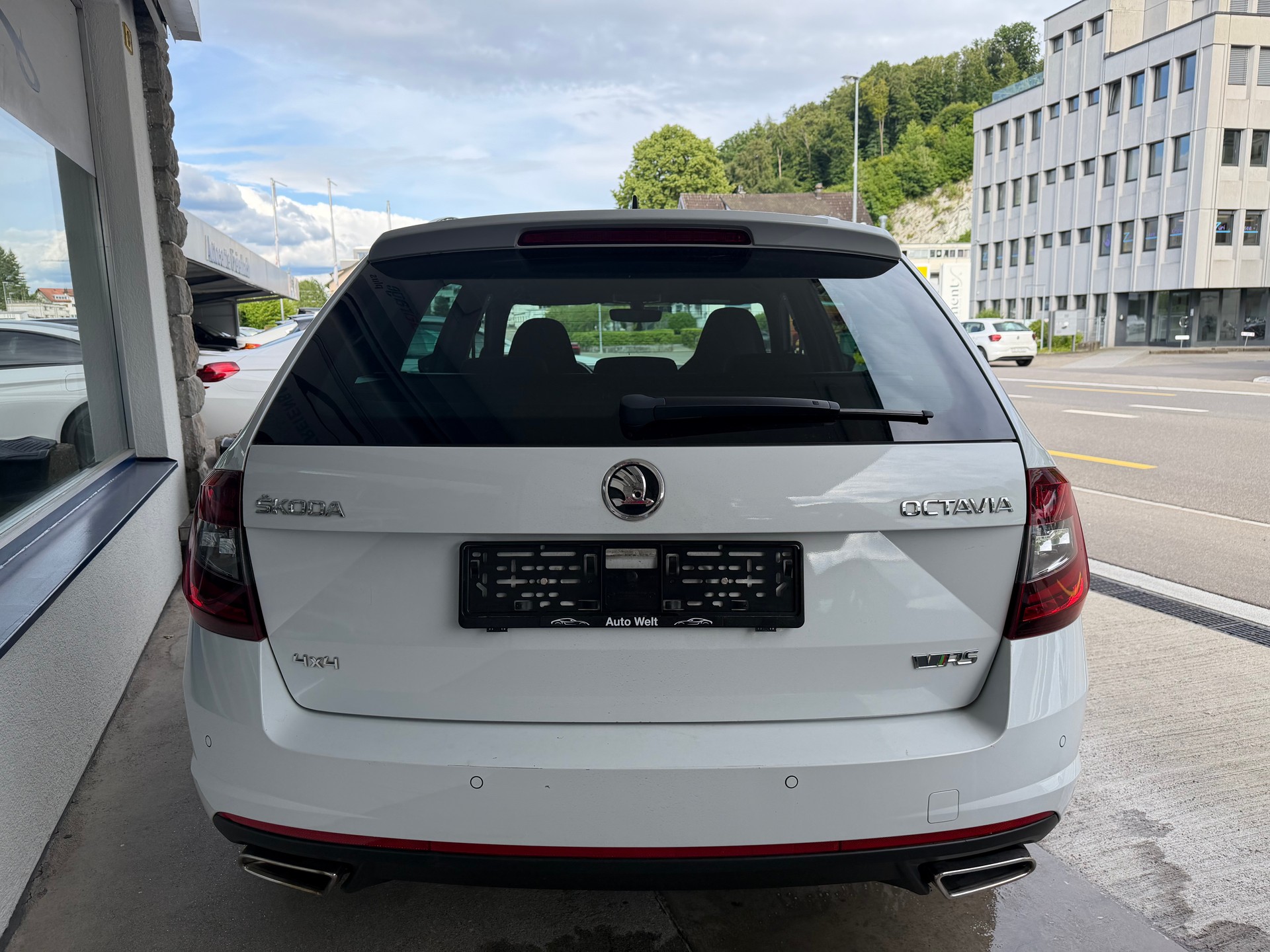 SKODA Octavia Combi 2.0 TDI VRS 4x4 DSG-image-5