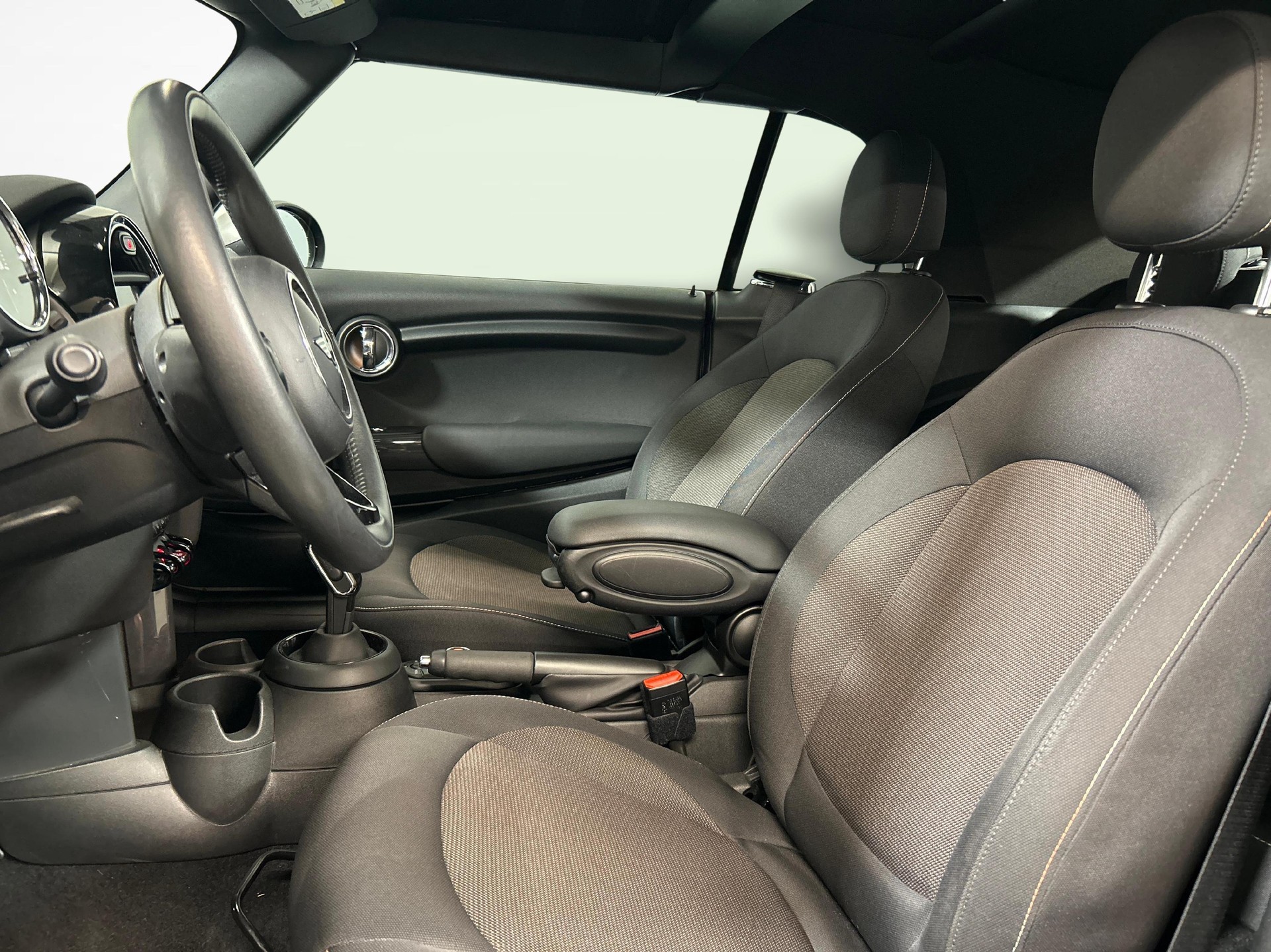 MINI Cabrio F57 1.5i Cooper-image-3