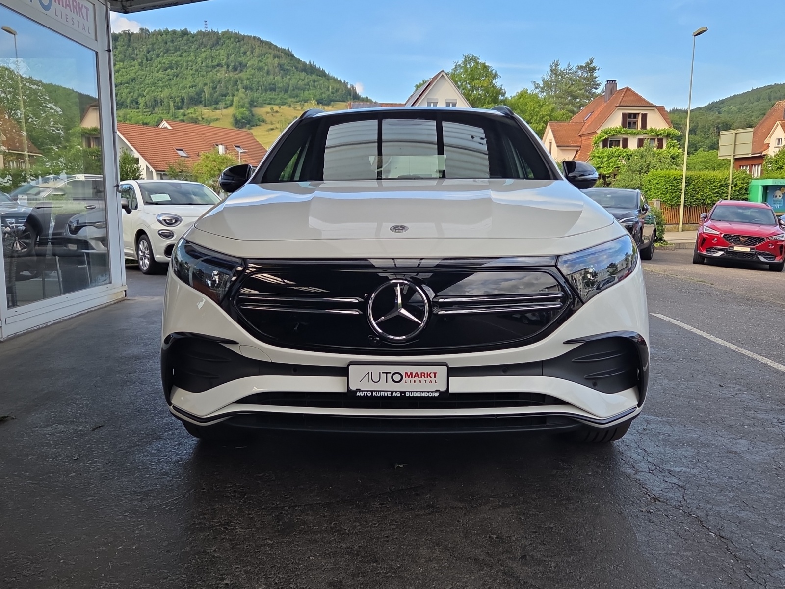 MERCEDES-BENZ EQA 350 AMG Line 4Matic-image-3