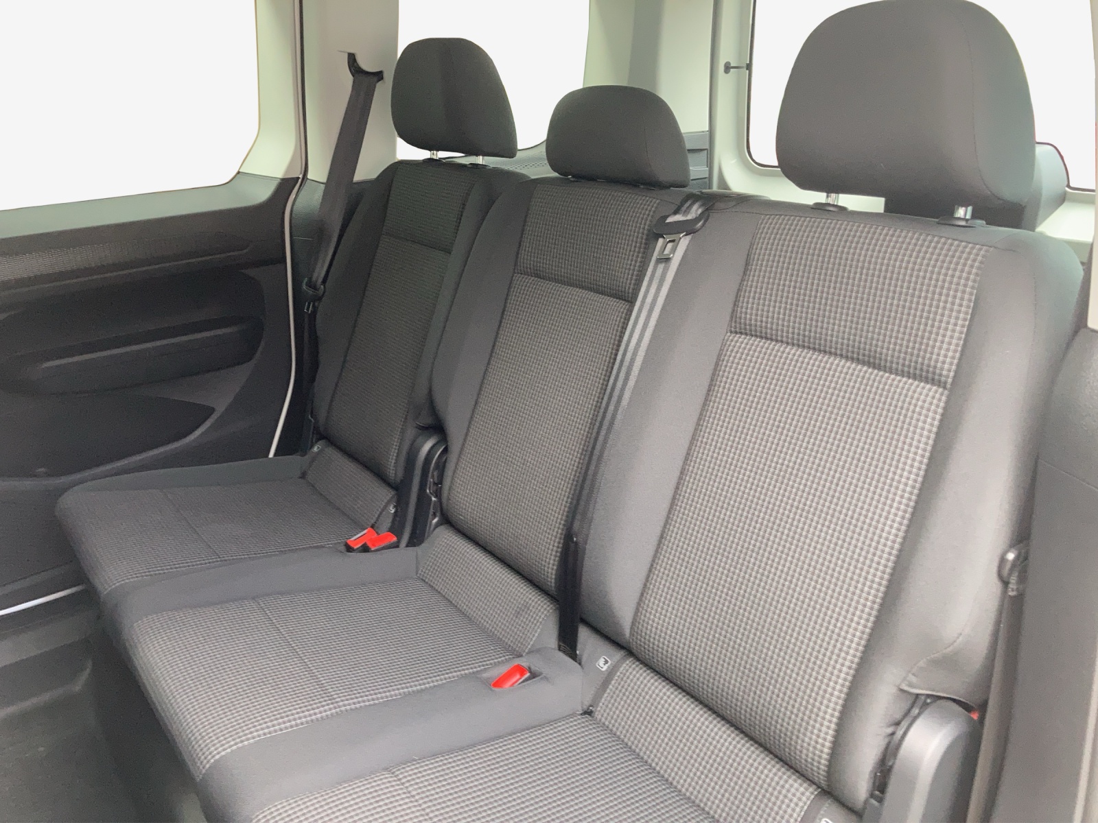 VW Caddy Kombi 2.0TDI-image-11