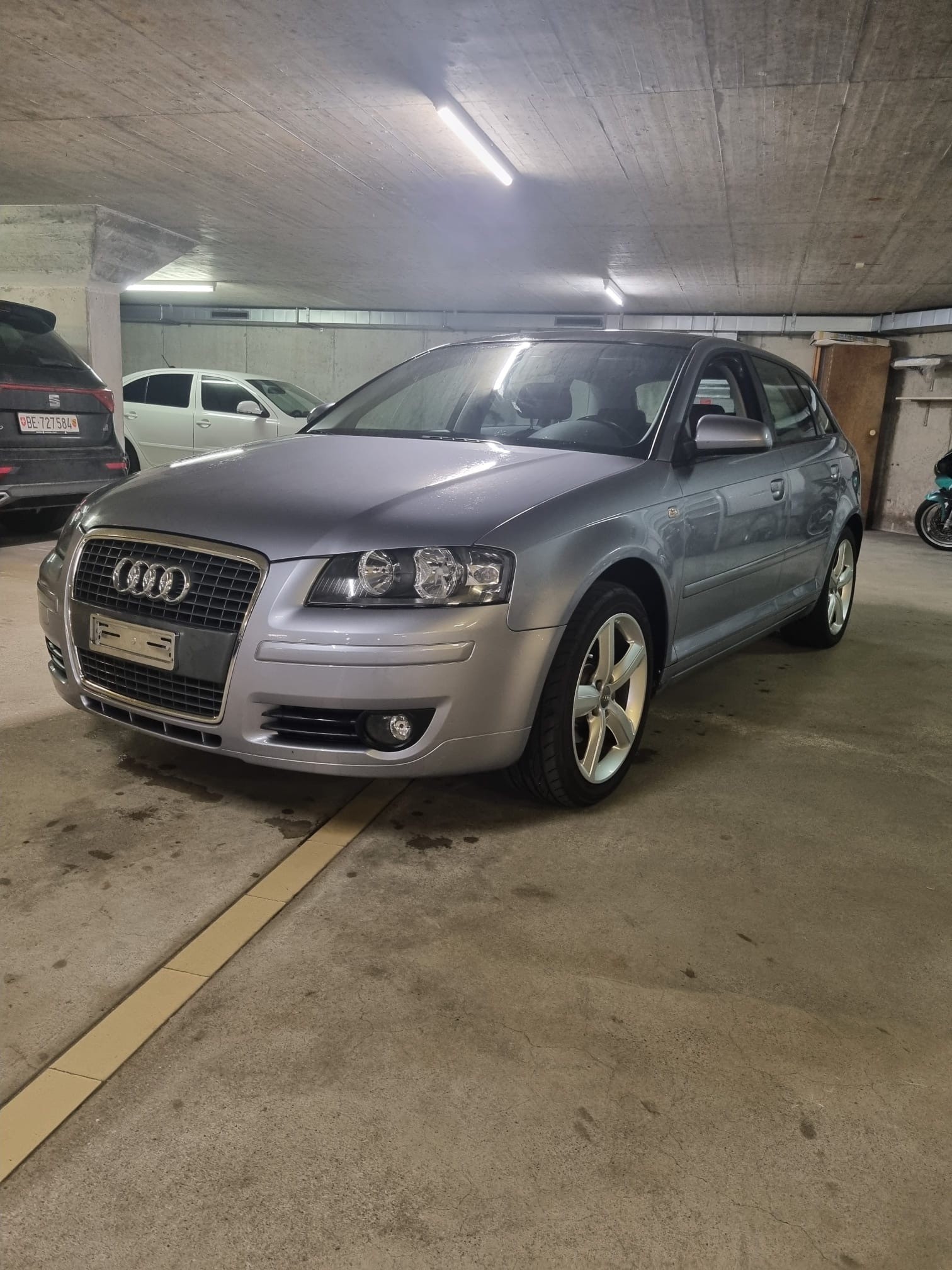 AUDI A3 Sportback 1.6 FSI Attraction-image-0