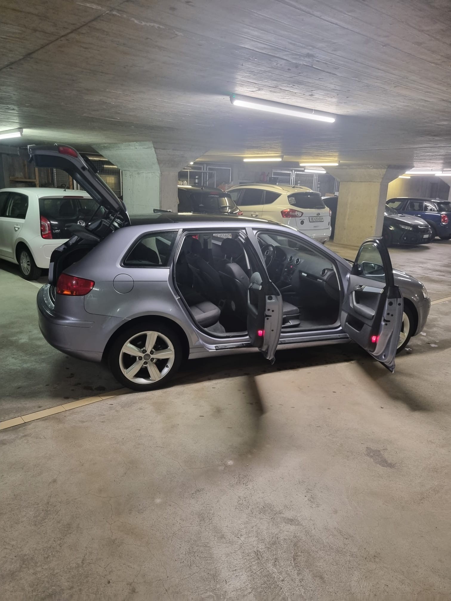 AUDI A3 Sportback 1.6 FSI Attraction-image-1