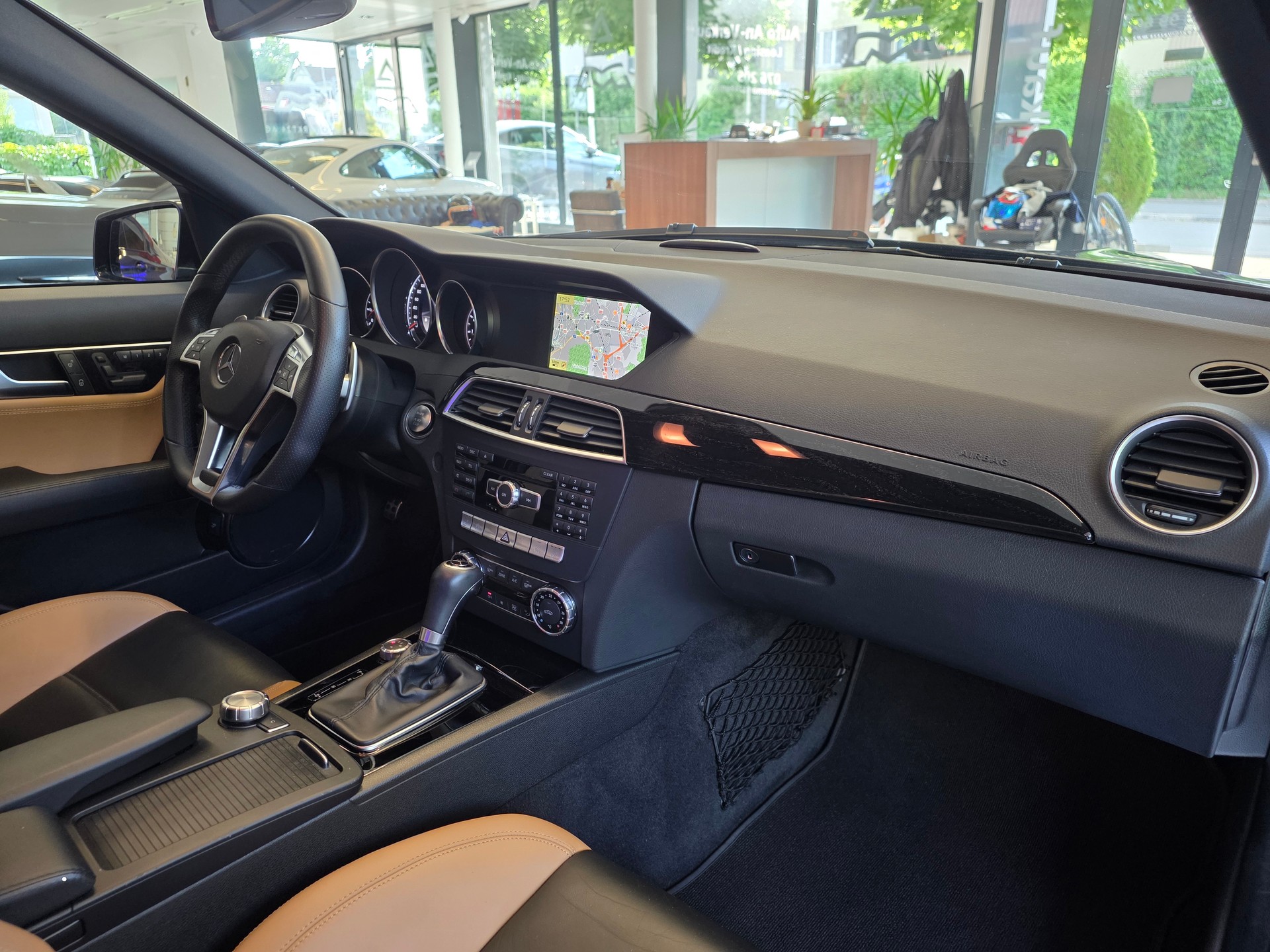 MERCEDES-BENZ C 63 V8 AMG ''Designo Interieur'' !EINZIGARTIG!-image-11