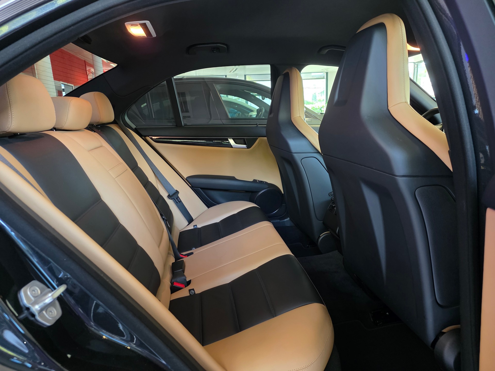 MERCEDES-BENZ C 63 V8 AMG ''Designo Interieur'' !EINZIGARTIG!-image-12