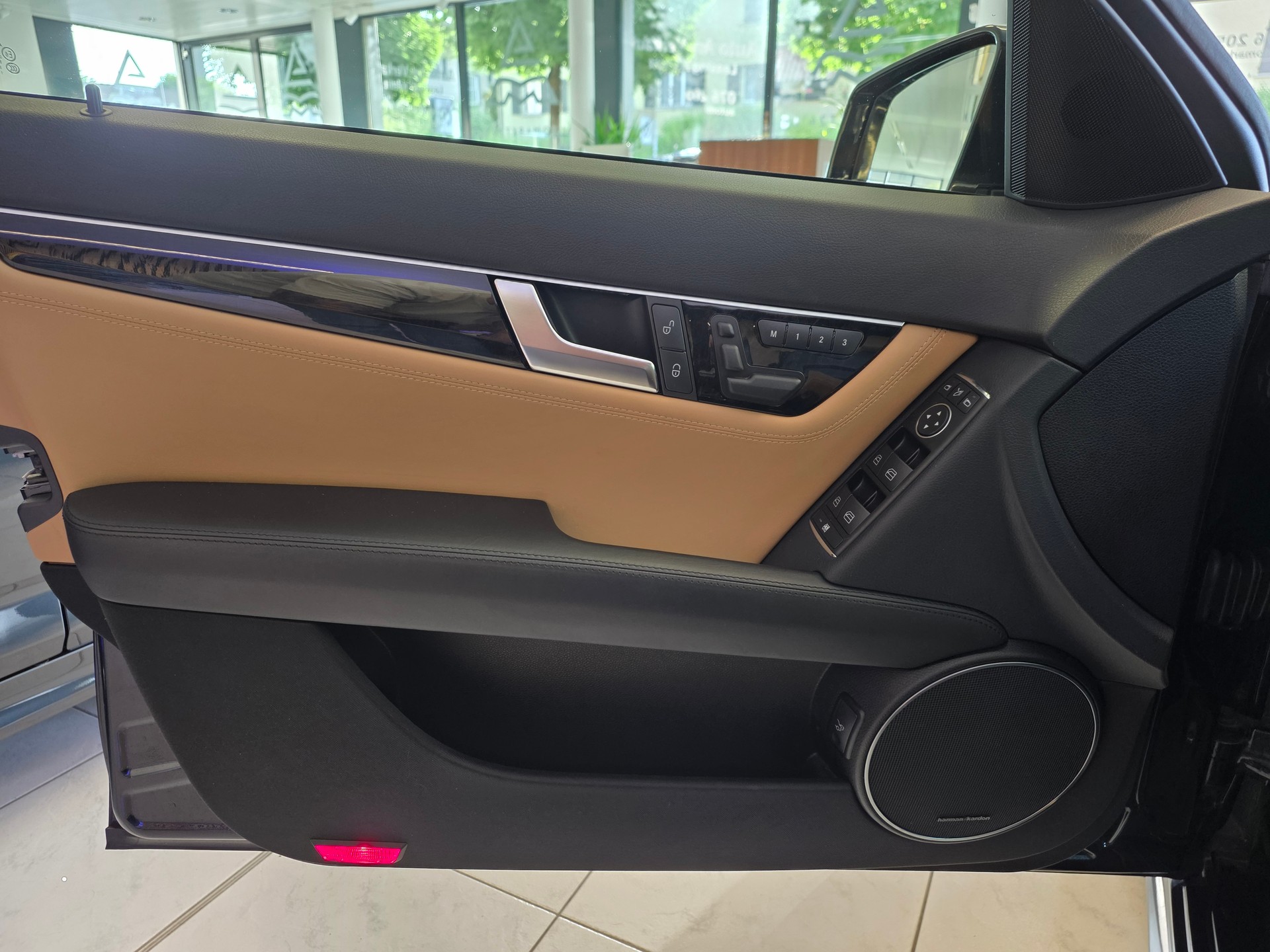 MERCEDES-BENZ C 63 V8 AMG ''Designo Interieur'' !EINZIGARTIG!-image-7