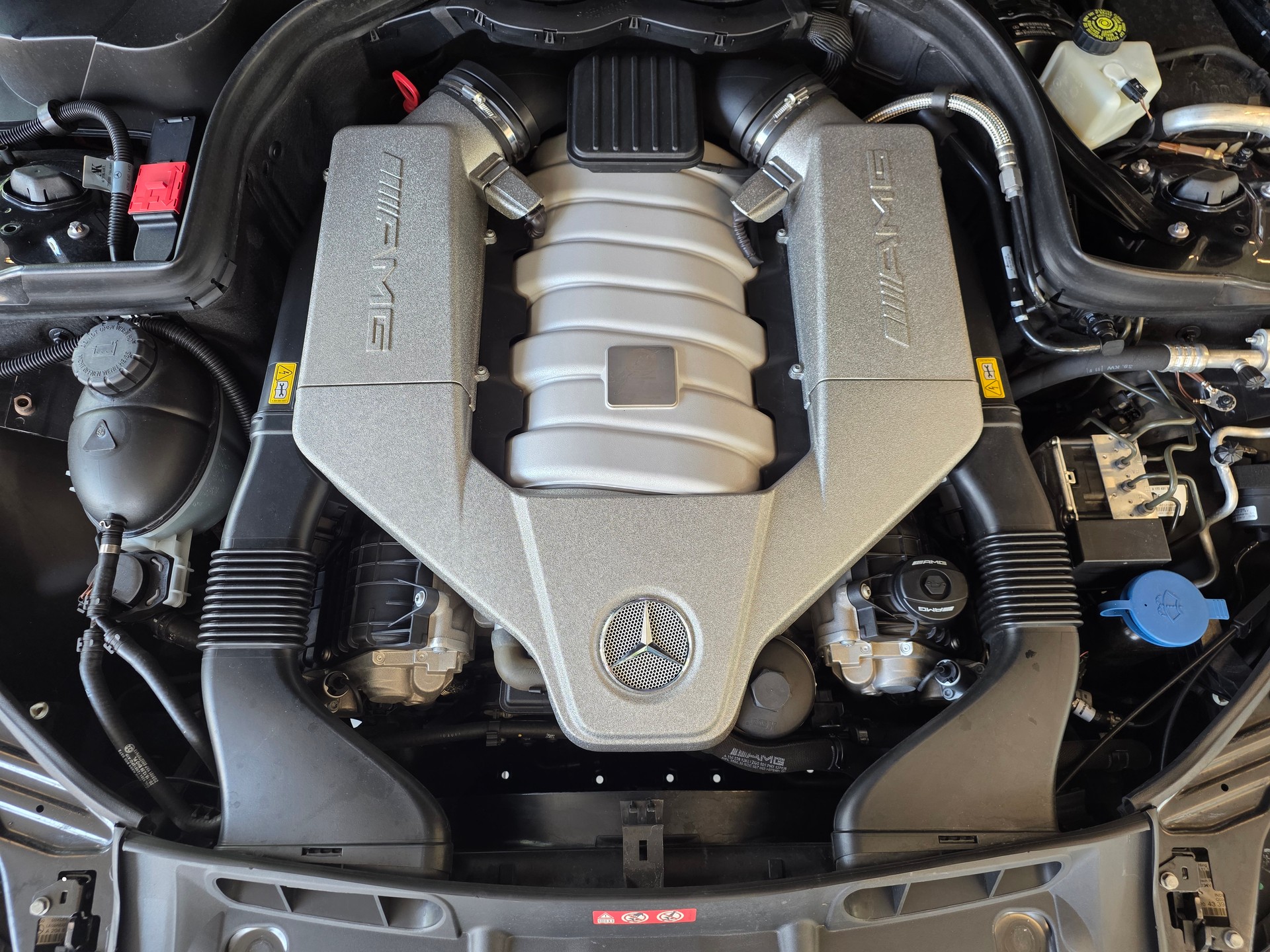 MERCEDES-BENZ C 63 V8 AMG ''Designo Interieur'' !EINZIGARTIG!-image-3