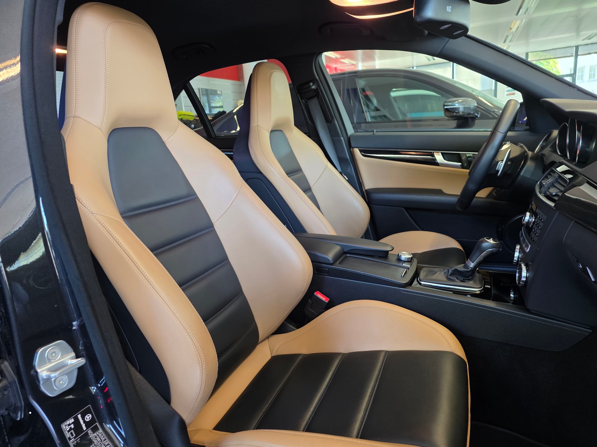 MERCEDES-BENZ C 63 V8 AMG ''Designo Interieur'' !EINZIGARTIG!-image-10