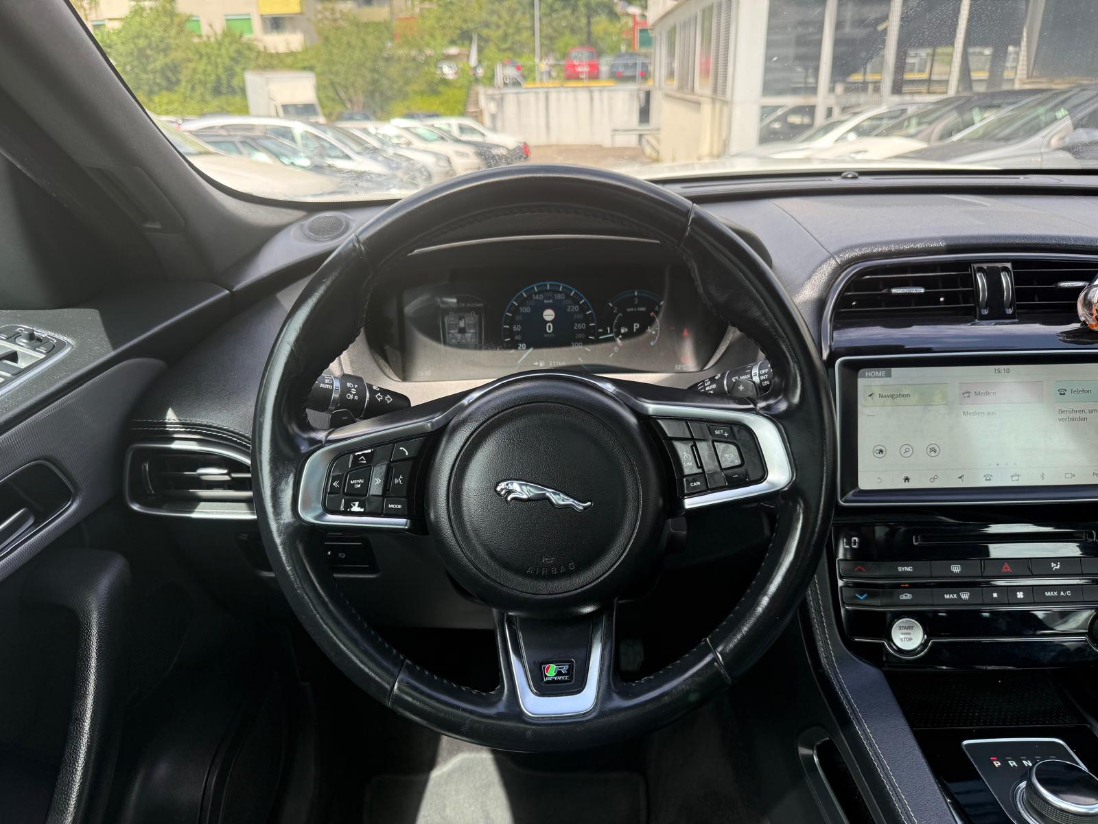 JAGUAR F-Pace 3.0 TD R-Sport AWD Automatik-image-8