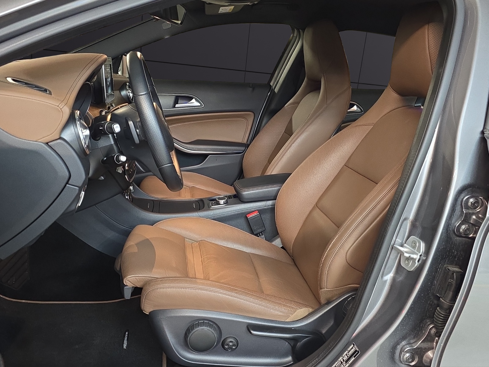MERCEDES-BENZ GLA 250 Urban 4Matic 7G-DCT-image-8