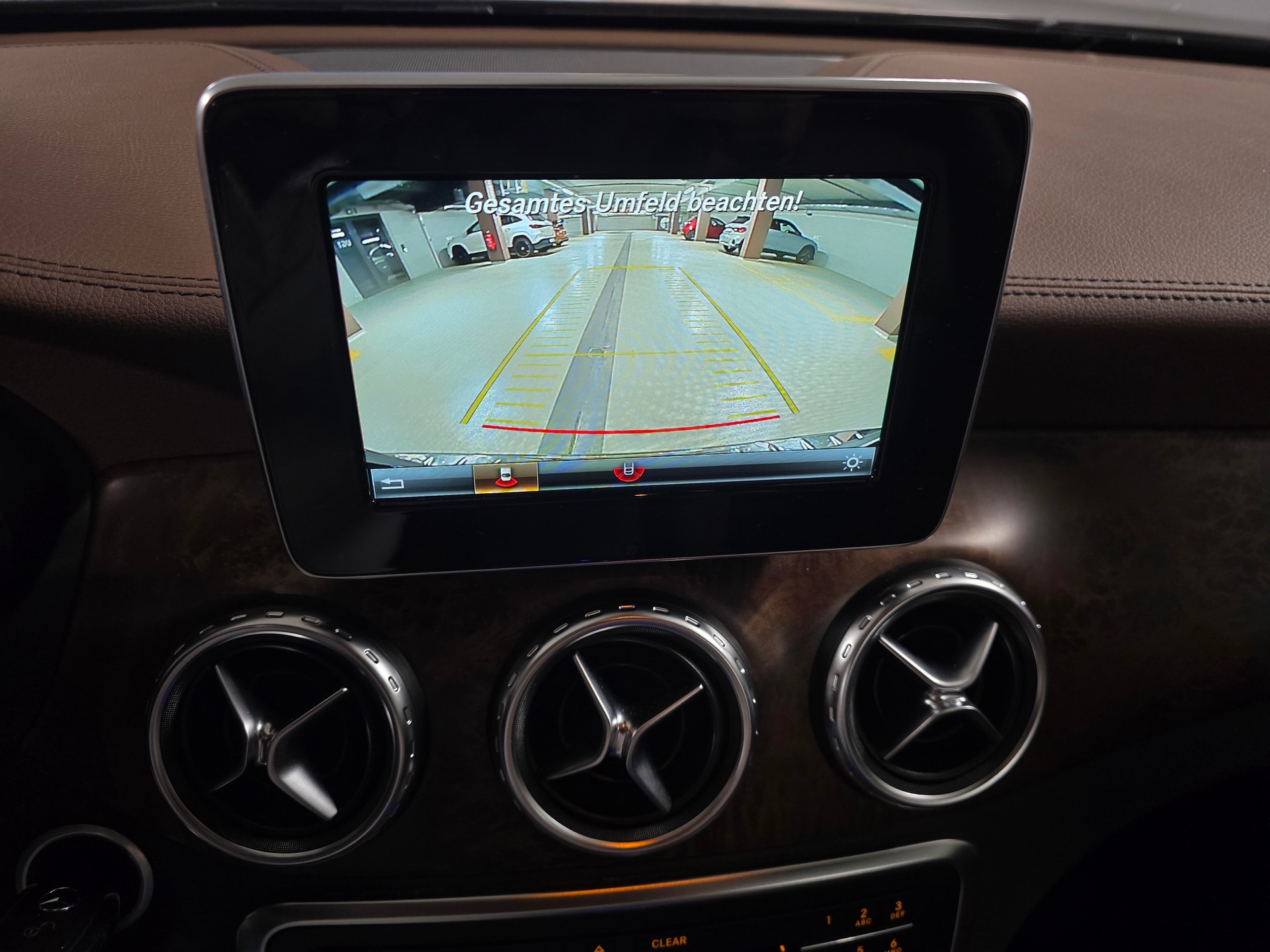 MERCEDES-BENZ GLA 250 Urban 4Matic 7G-DCT-image-13