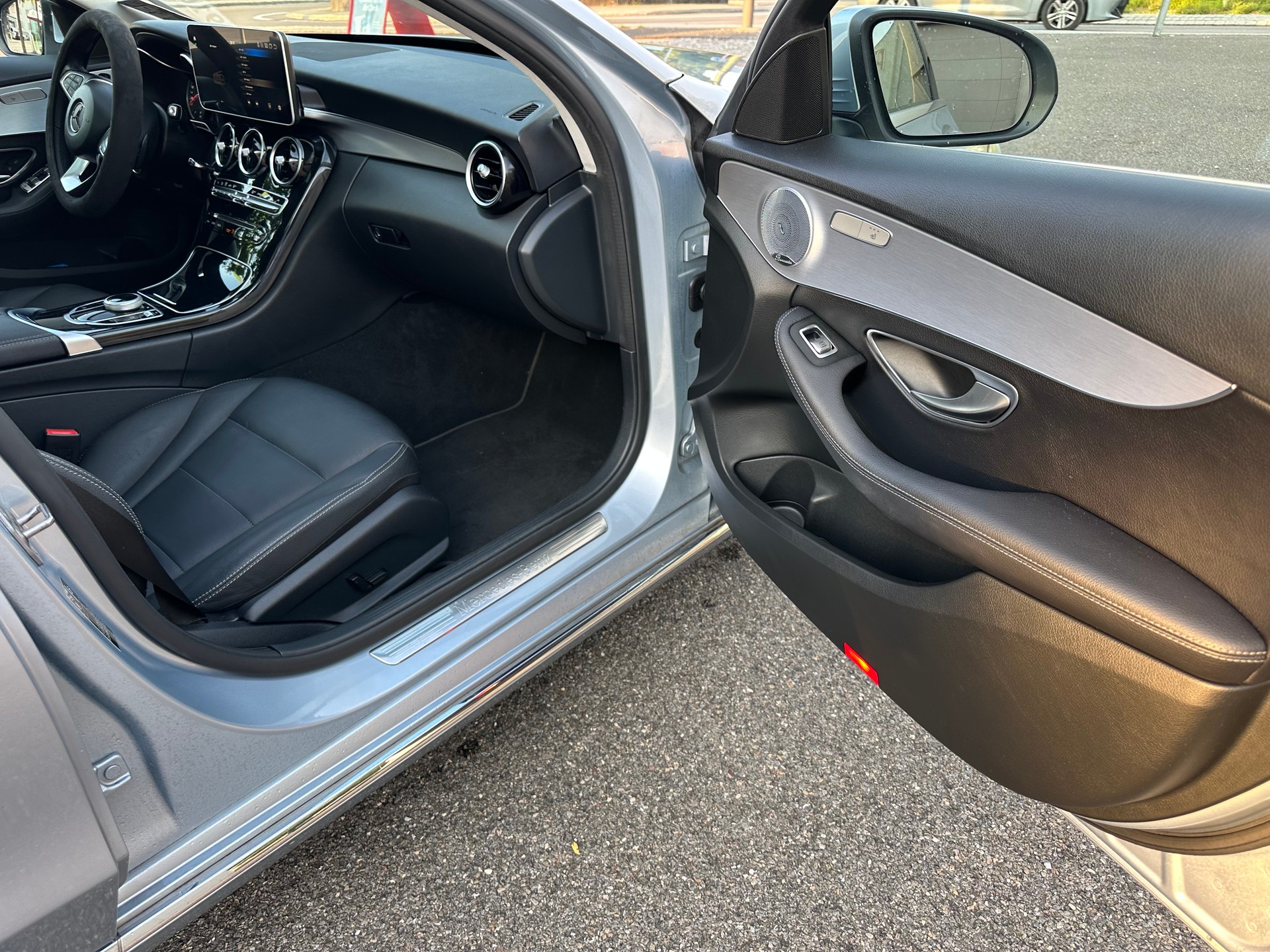 MERCEDES-BENZ C 220 d Avantgarde 4Matic 9G-Tronic-image-15