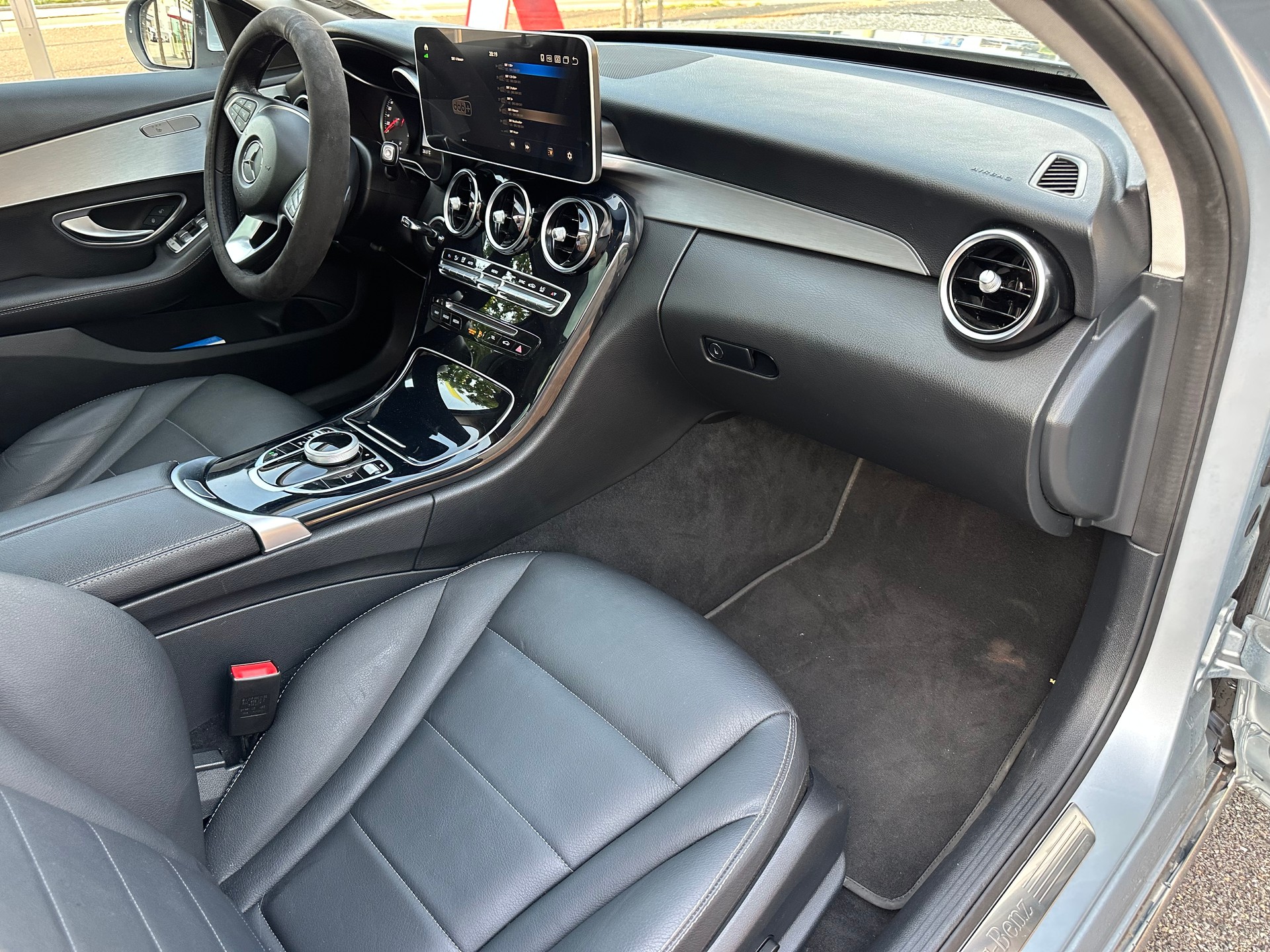 MERCEDES-BENZ C 220 d Avantgarde 4Matic 9G-Tronic-image-16