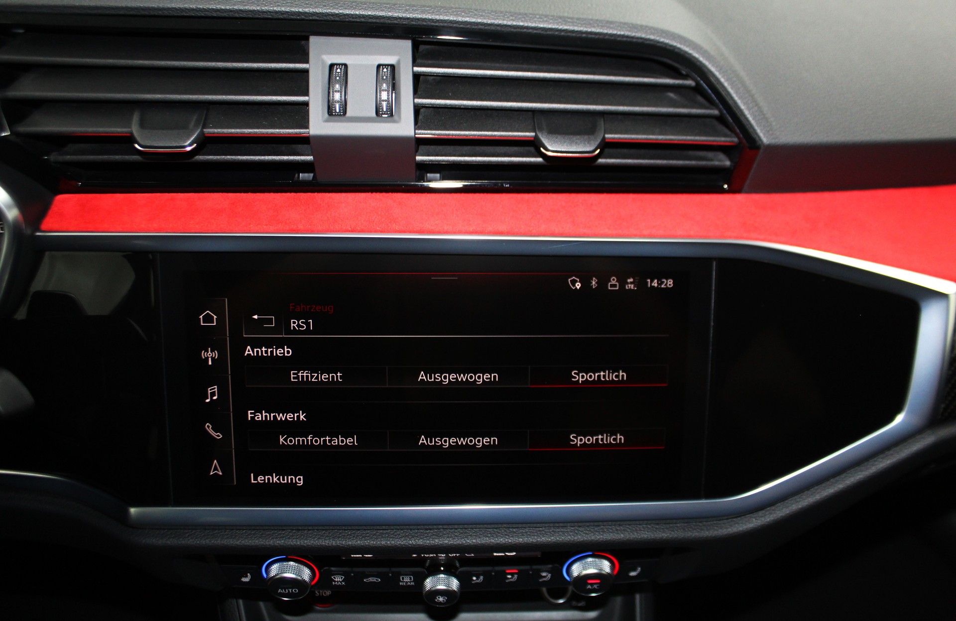 AUDI RS Q3 Sportback quattro S tronic RS-Designpaket rot / CH-Fahrzeug-image-27