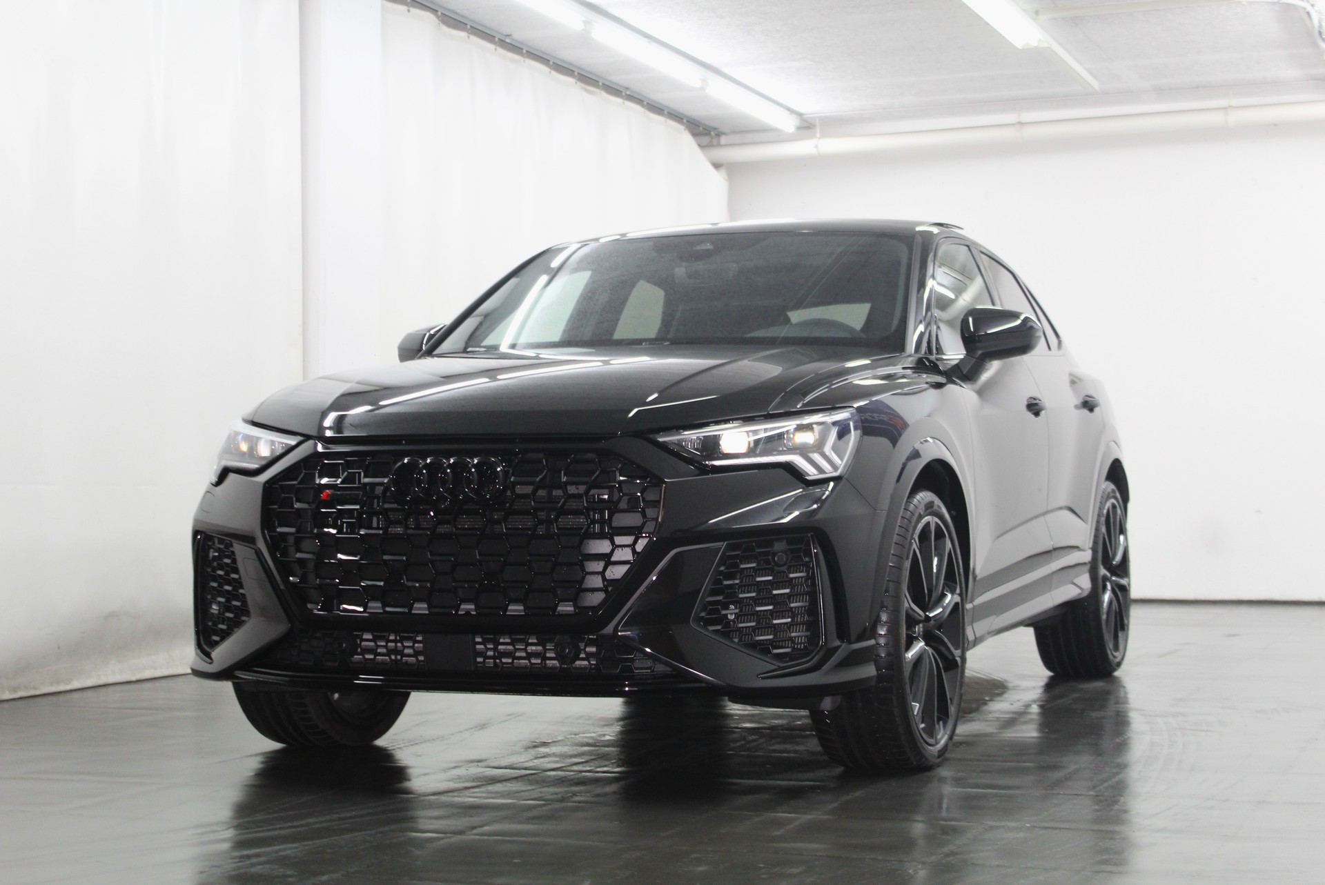 AUDI RS Q3 Sportback quattro S tronic RS-Designpaket rot / CH-Fahrzeug-image-3