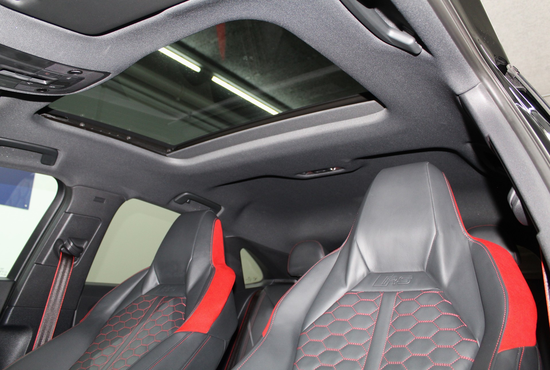 AUDI RS Q3 Sportback quattro S tronic RS-Designpaket rot / CH-Fahrzeug-image-8