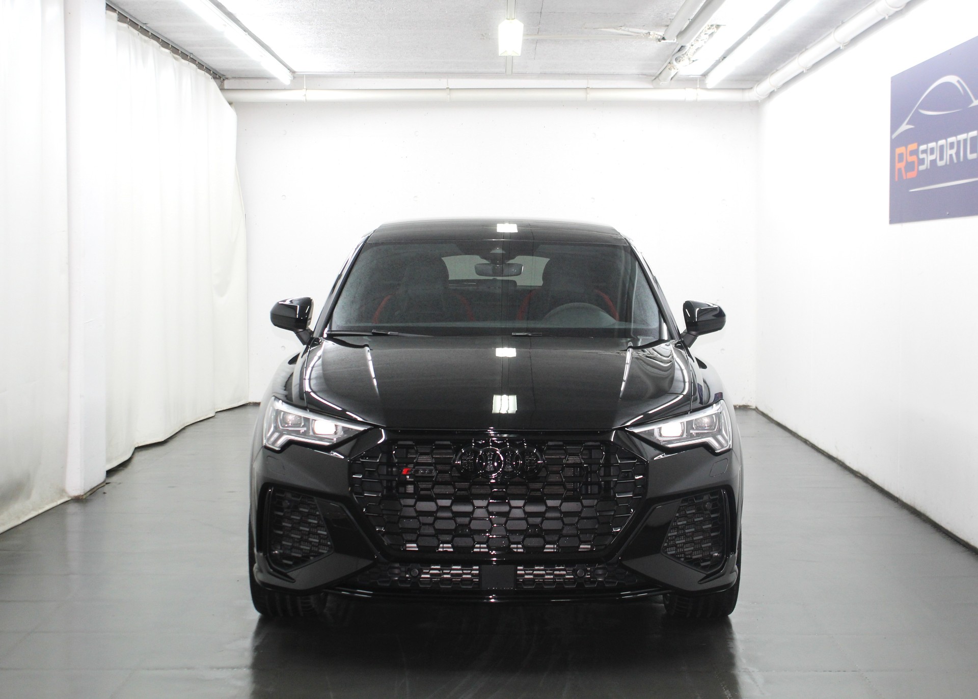 AUDI RS Q3 Sportback quattro S tronic RS-Designpaket rot / CH-Fahrzeug-image-2