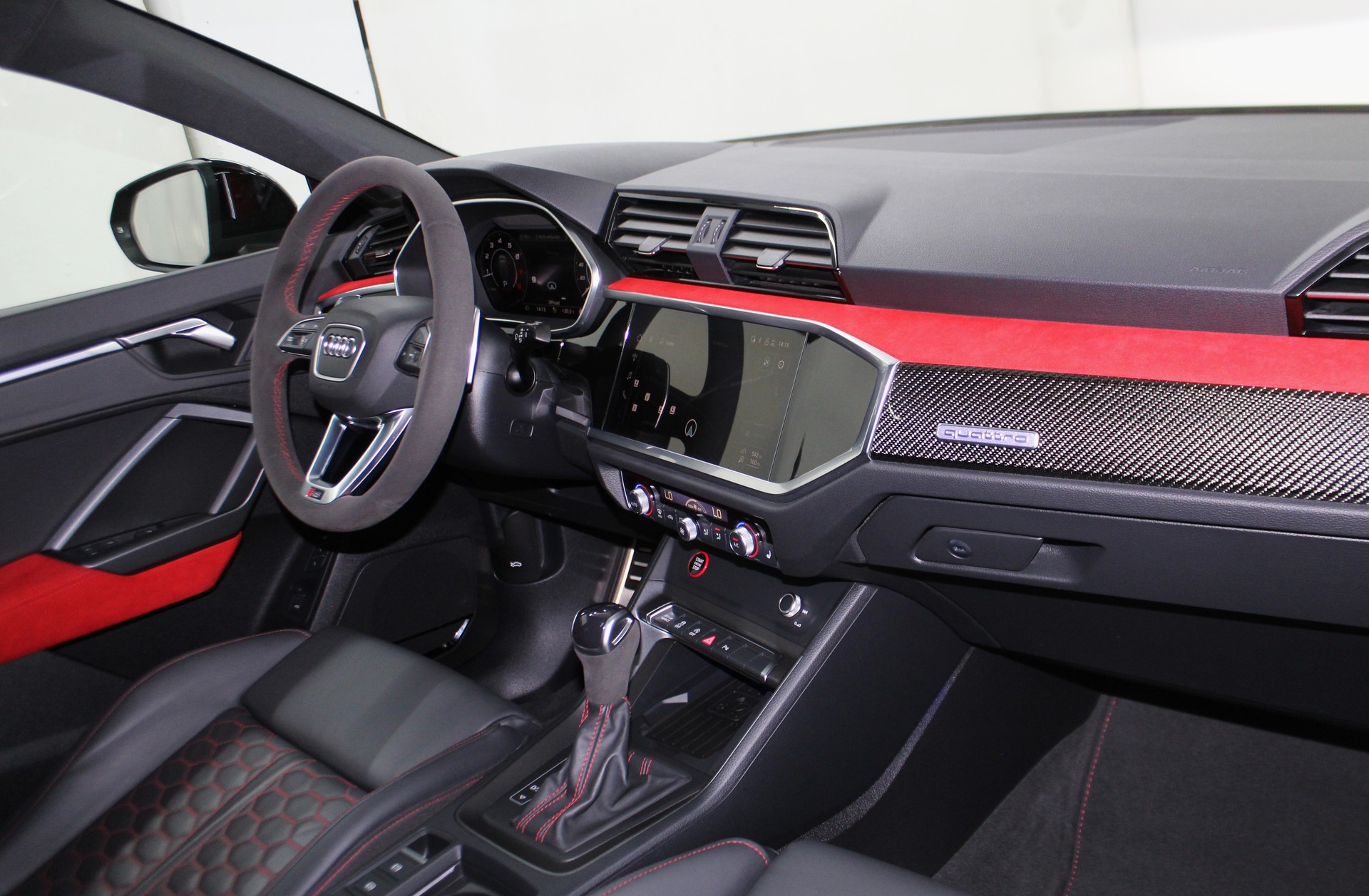 AUDI RS Q3 Sportback quattro S tronic RS-Designpaket rot / CH-Fahrzeug-image-11