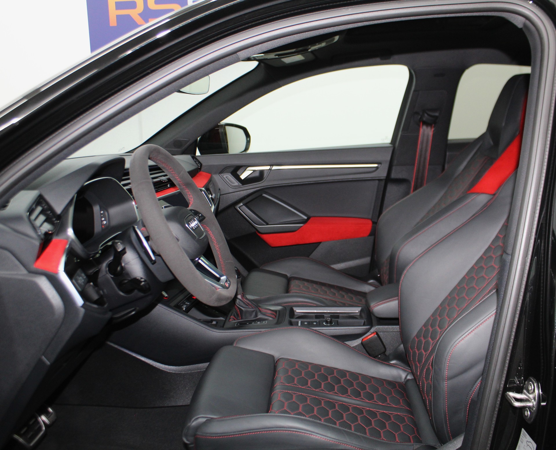 AUDI RS Q3 Sportback quattro S tronic RS-Designpaket rot / CH-Fahrzeug-image-7