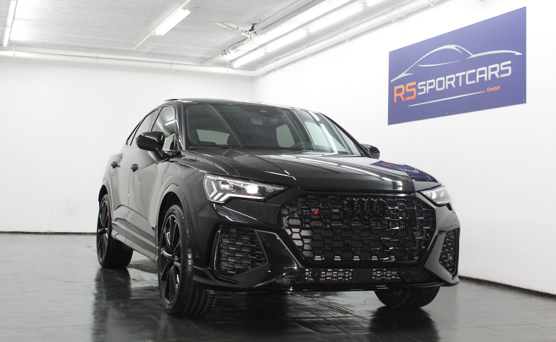 AUDI RS Q3 Sportback quattro S tronic RS-Designpaket rot / CH-Fahrzeug-image-1