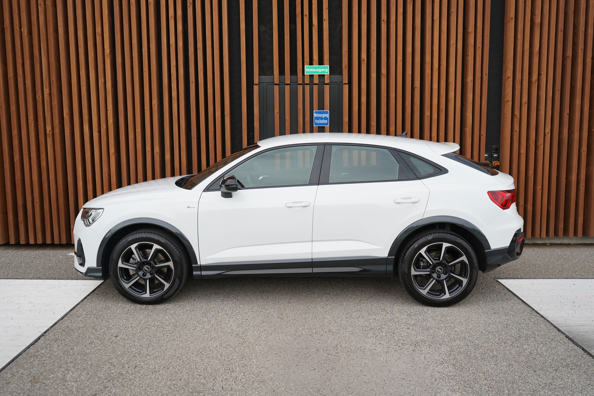 AUDI Q3 SPORTBACK 40 TDI S LINE BLACK QUATTRO S-TRONIC l 190 PS-showroom-element-3