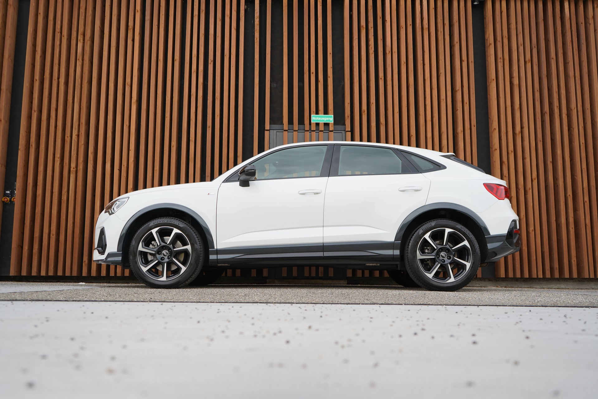 AUDI Q3 SPORTBACK 40 TDI S LINE BLACK QUATTRO S-TRONIC l 190 PS-showroom-element-1