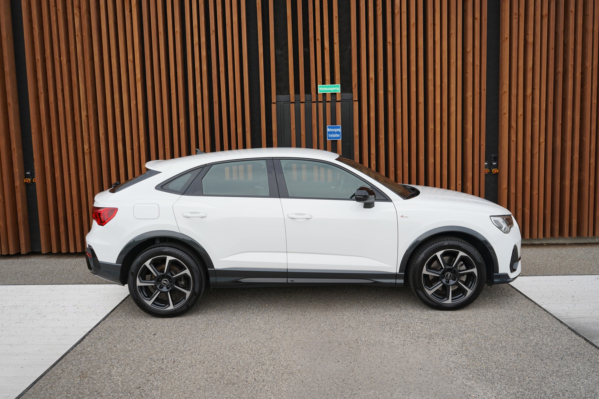 AUDI Q3 SPORTBACK 40 TDI S LINE BLACK QUATTRO S-TRONIC l 190 PS-showroom-element-2