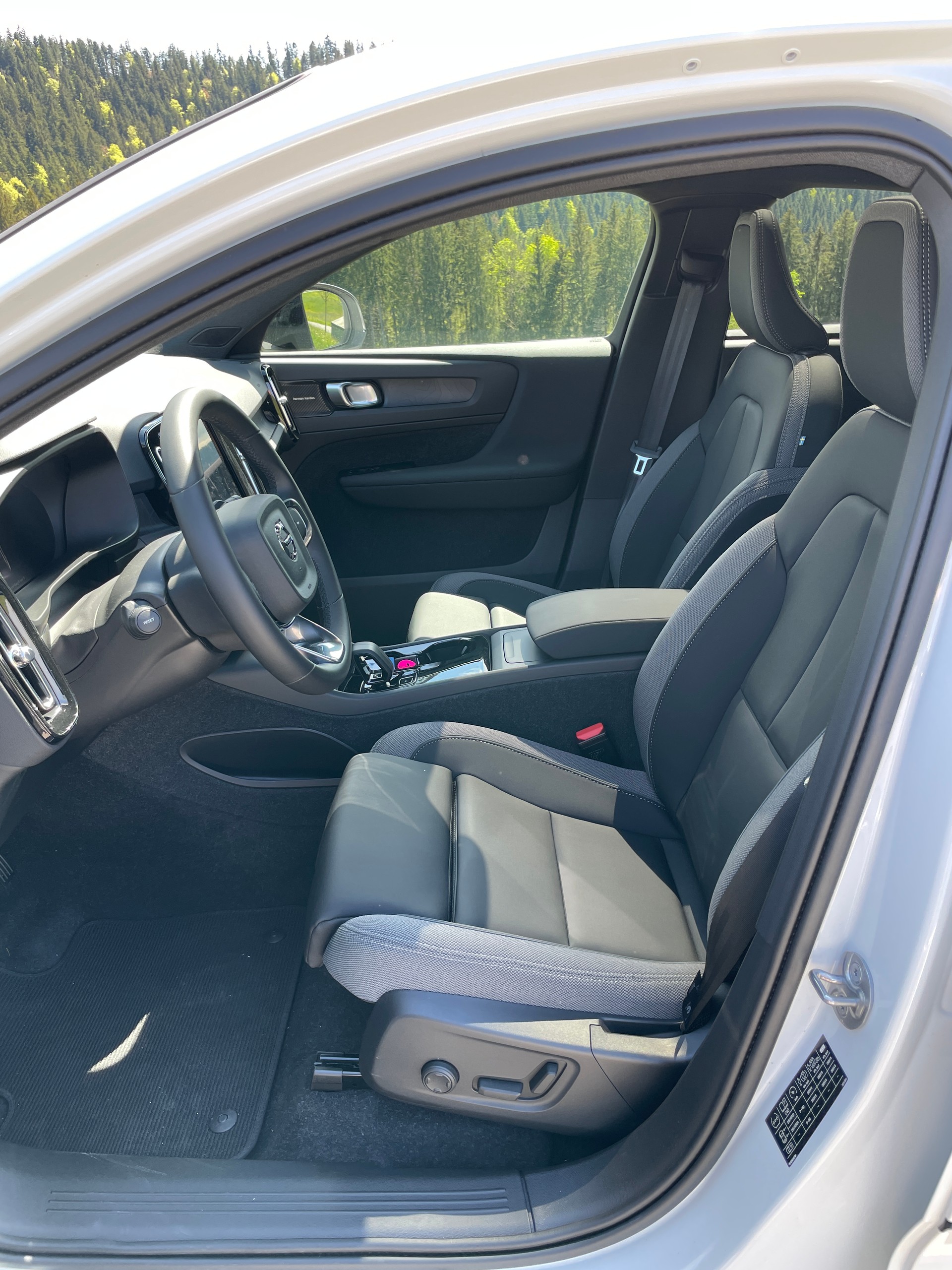 VOLVO C40 Recharge P8 Twin AWD Pure Electric Ultimate-image-11
