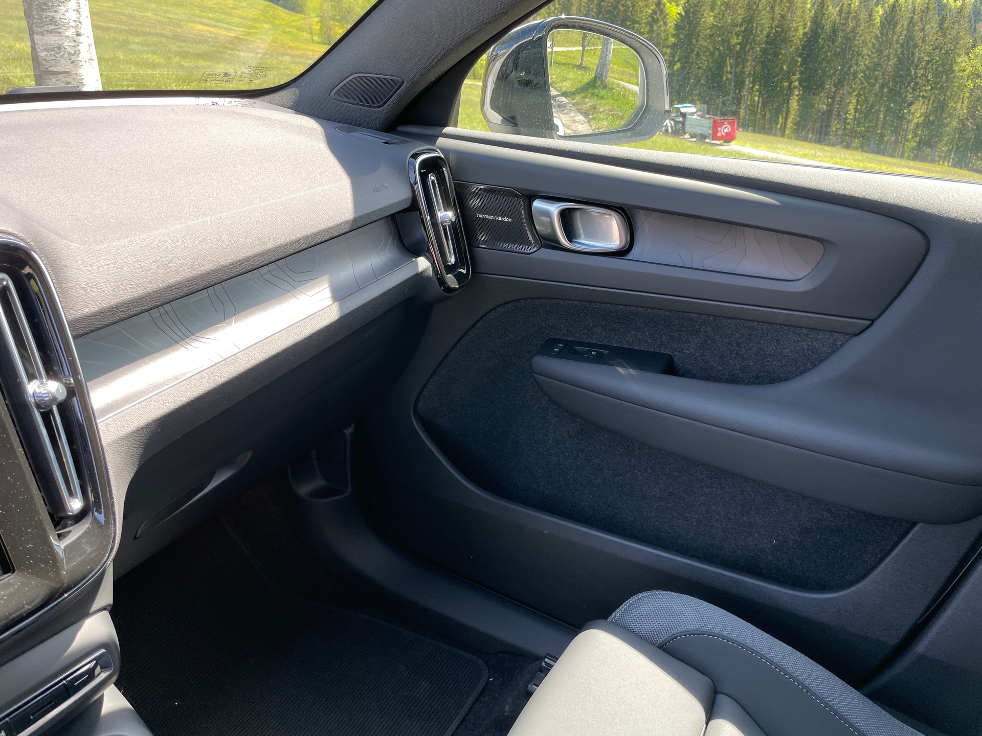 VOLVO C40 Recharge P8 Twin AWD Pure Electric Ultimate-image-24