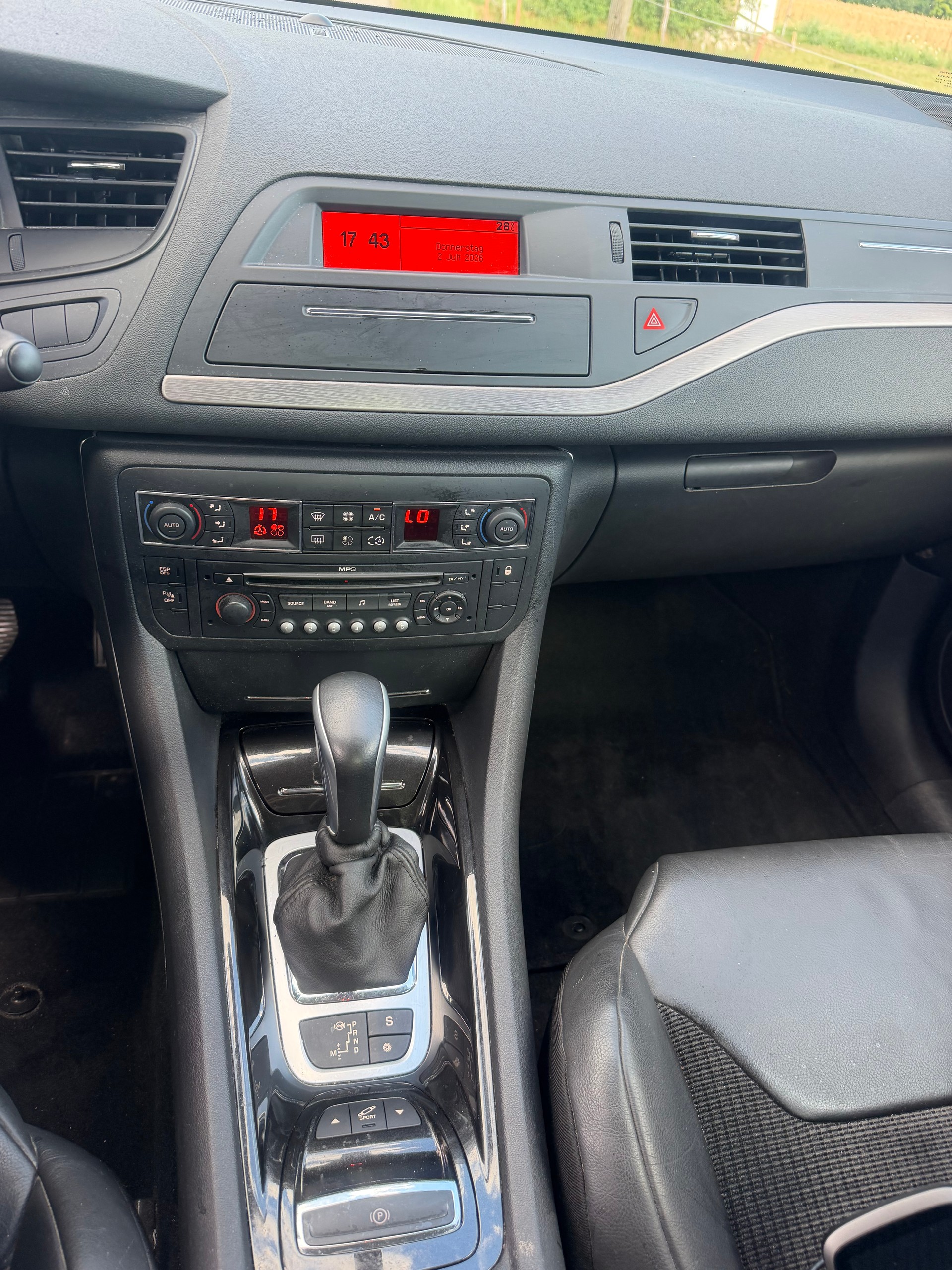 CITROEN C5 Berline 2.7 HDi V6 Motion Exclusive Automatic-image-9