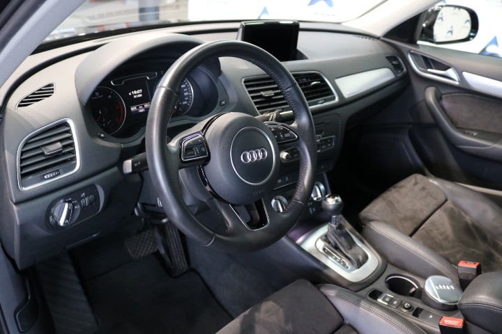 AUDI Q3 2.0 TDI quattro S-tronic-image-2