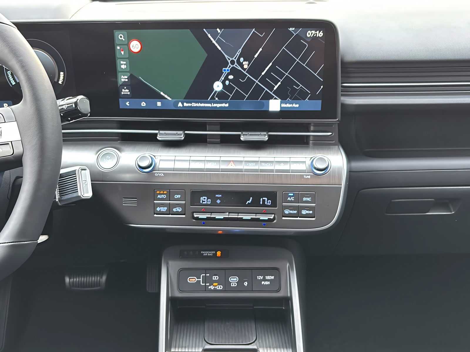 HYUNDAI Kona Electric Amplia 65,4 kWh-image-5