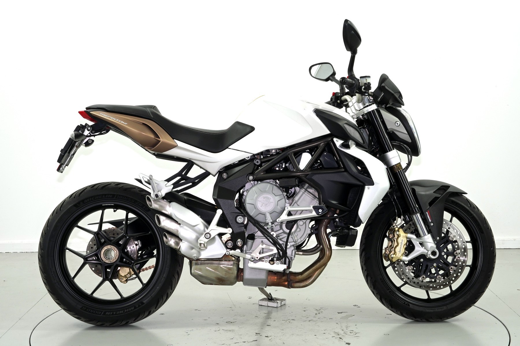 MV AGUSTA 675 Brutale ABS-showroom-element-3