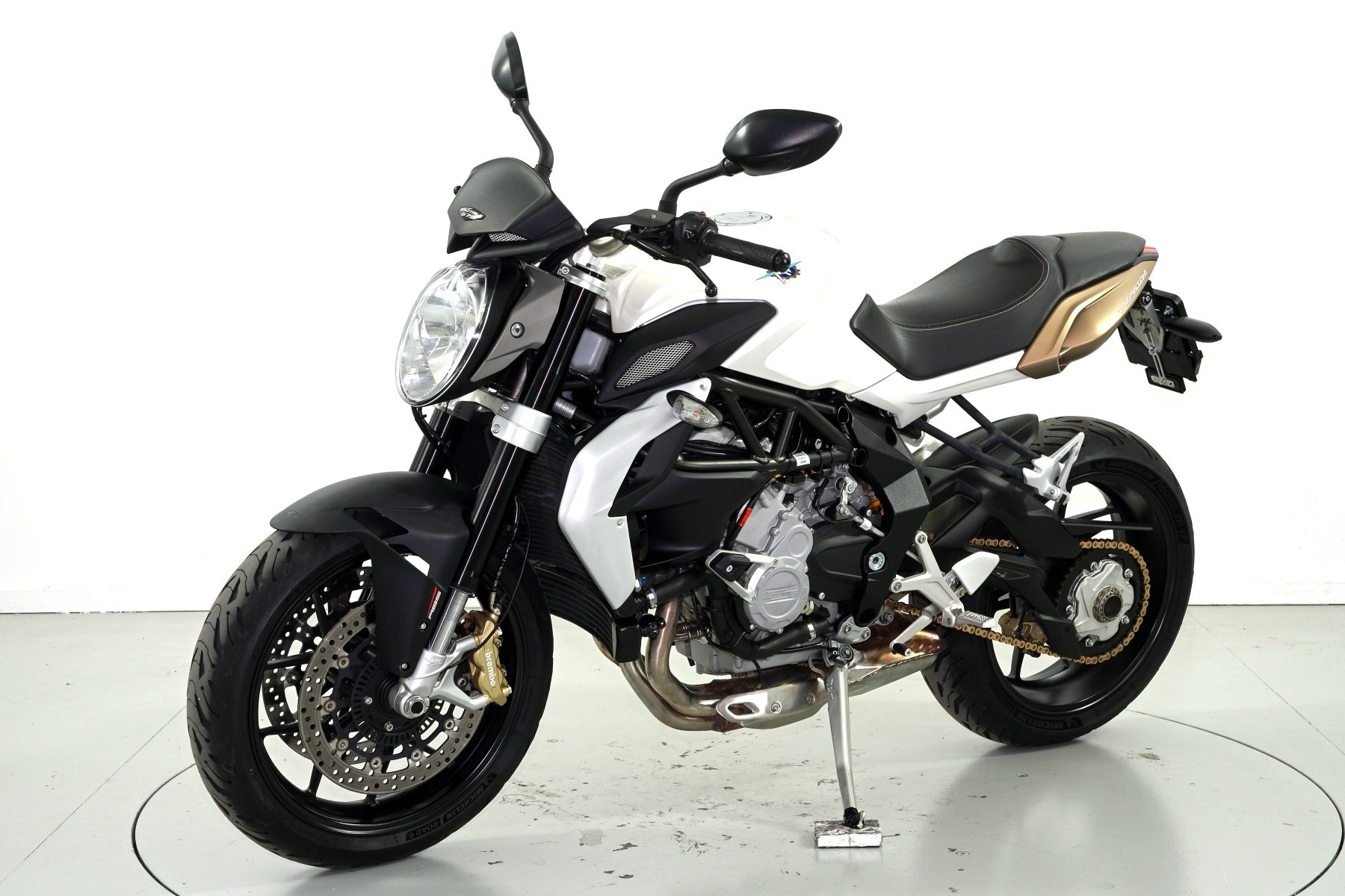MV AGUSTA 675 Brutale ABS-showroom-element-2