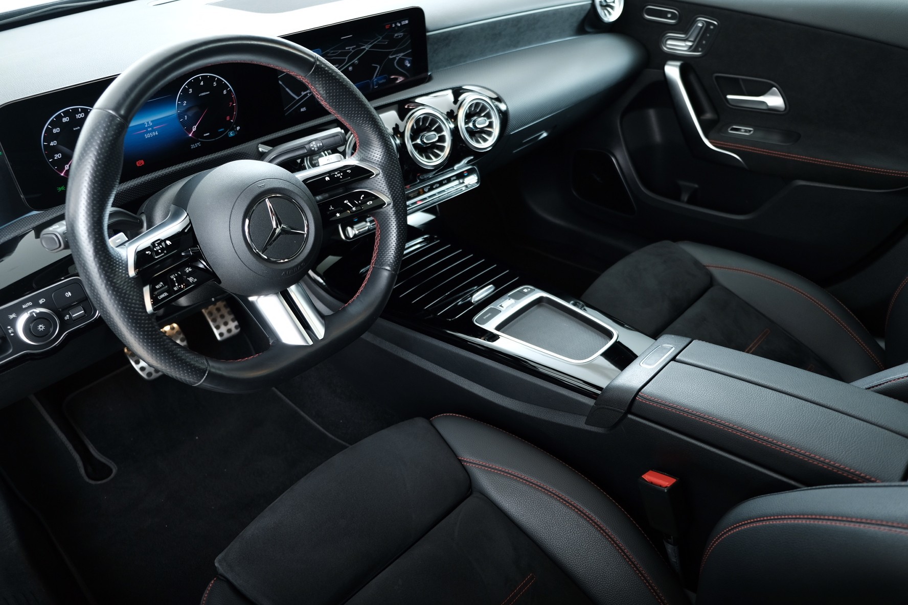 MERCEDES-BENZ A-CLASS W177 A 180 AMG Line-image-8